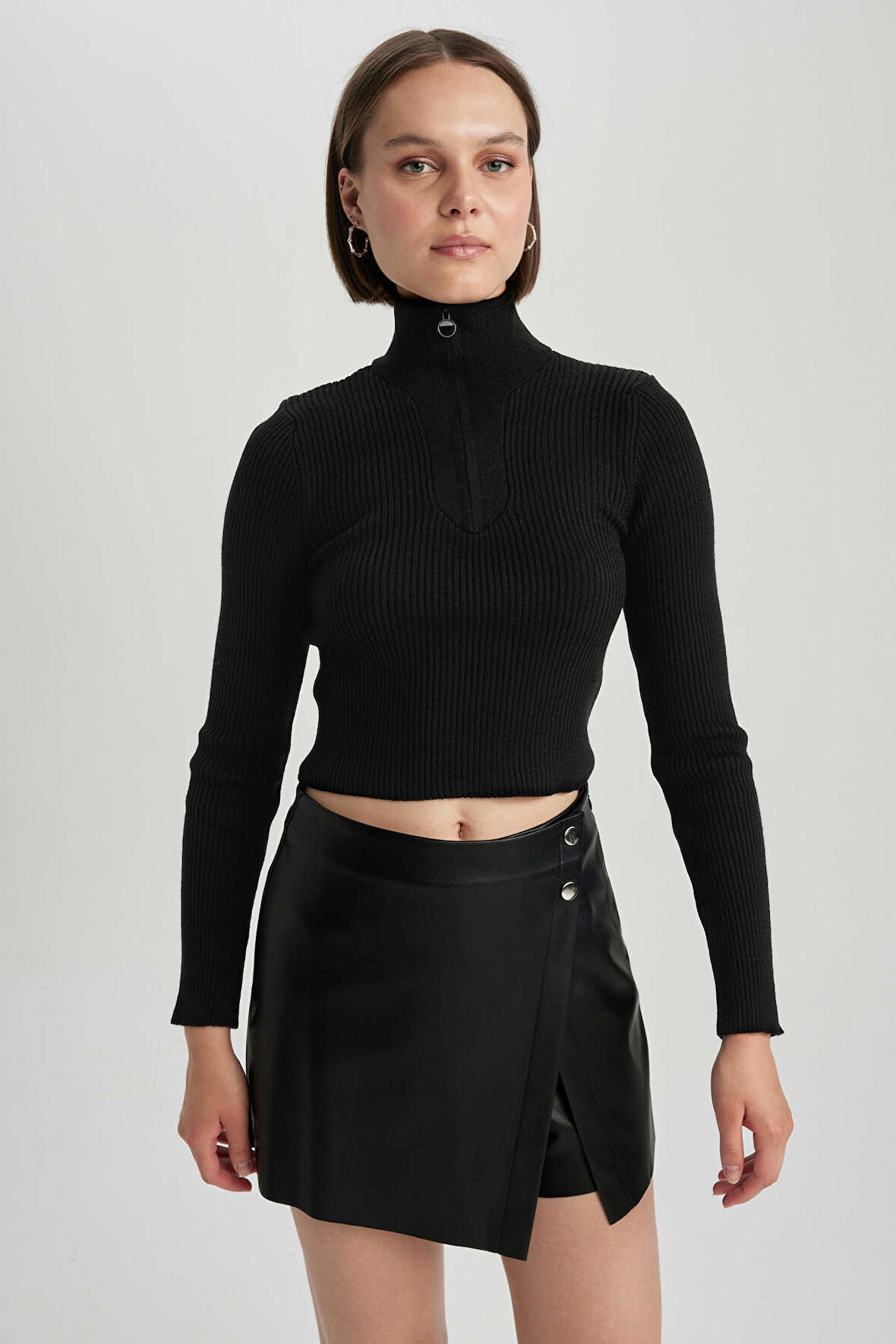 DeFacto Slim Fit Dik Yaka Yarım Fermuarlı Basic Kazak Z9241AZ23AUBK27