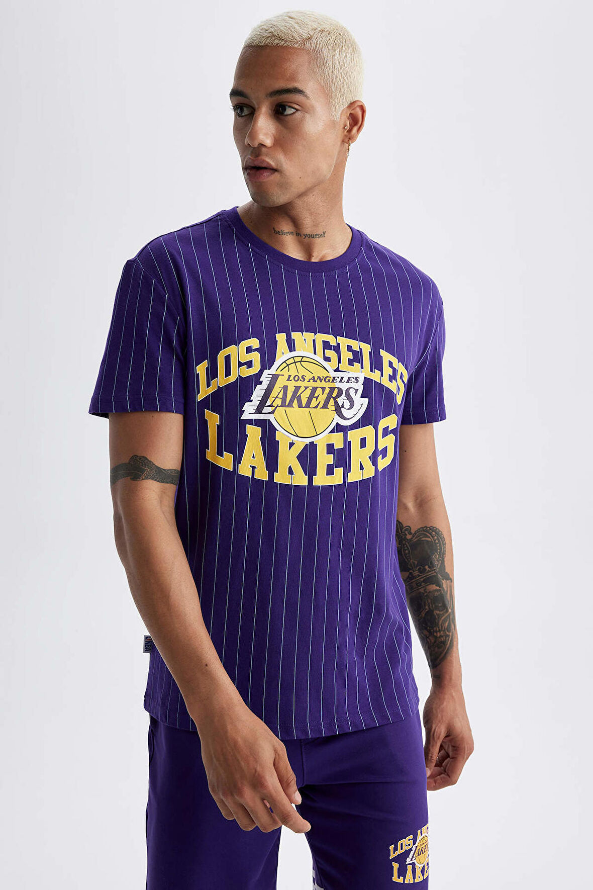 Fit NBA Los Angeles Lakers Standart Fit Bisiklet Yaka Tisört