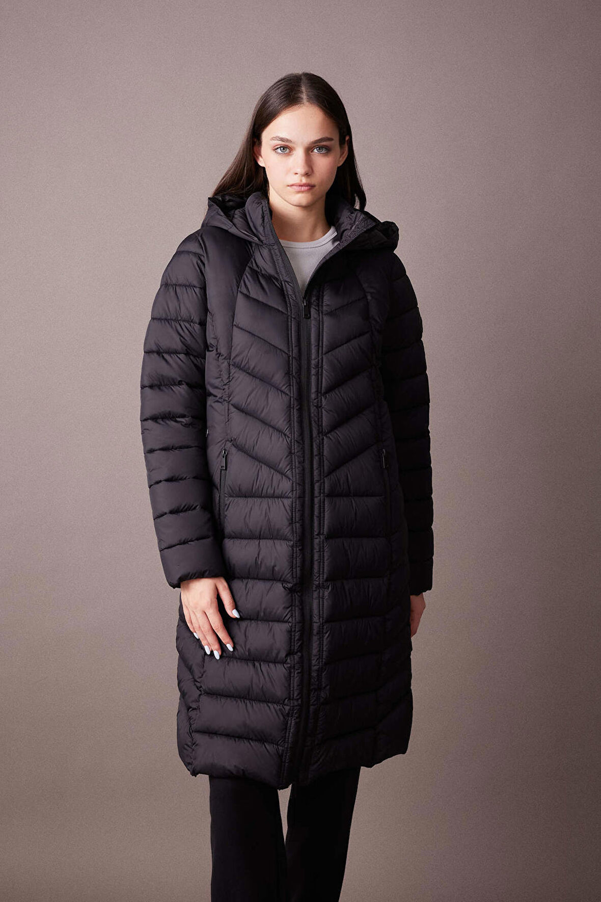 DeFactoFit Su İtici Uzun Şişme Mont Parka Kapüşonlu Slim Fit Dar Kesim Kapitoneli Fermuarlı Cepli A1556AX23WNBK81