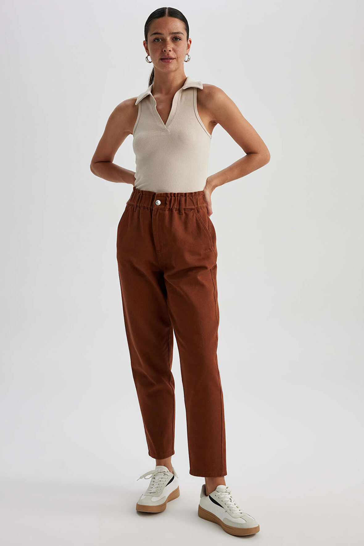DeFacto Paperbag Lastikli Bel Cepli Standart Paça Gabardin Kumaş Pantolon S2790AZ23WNBN349