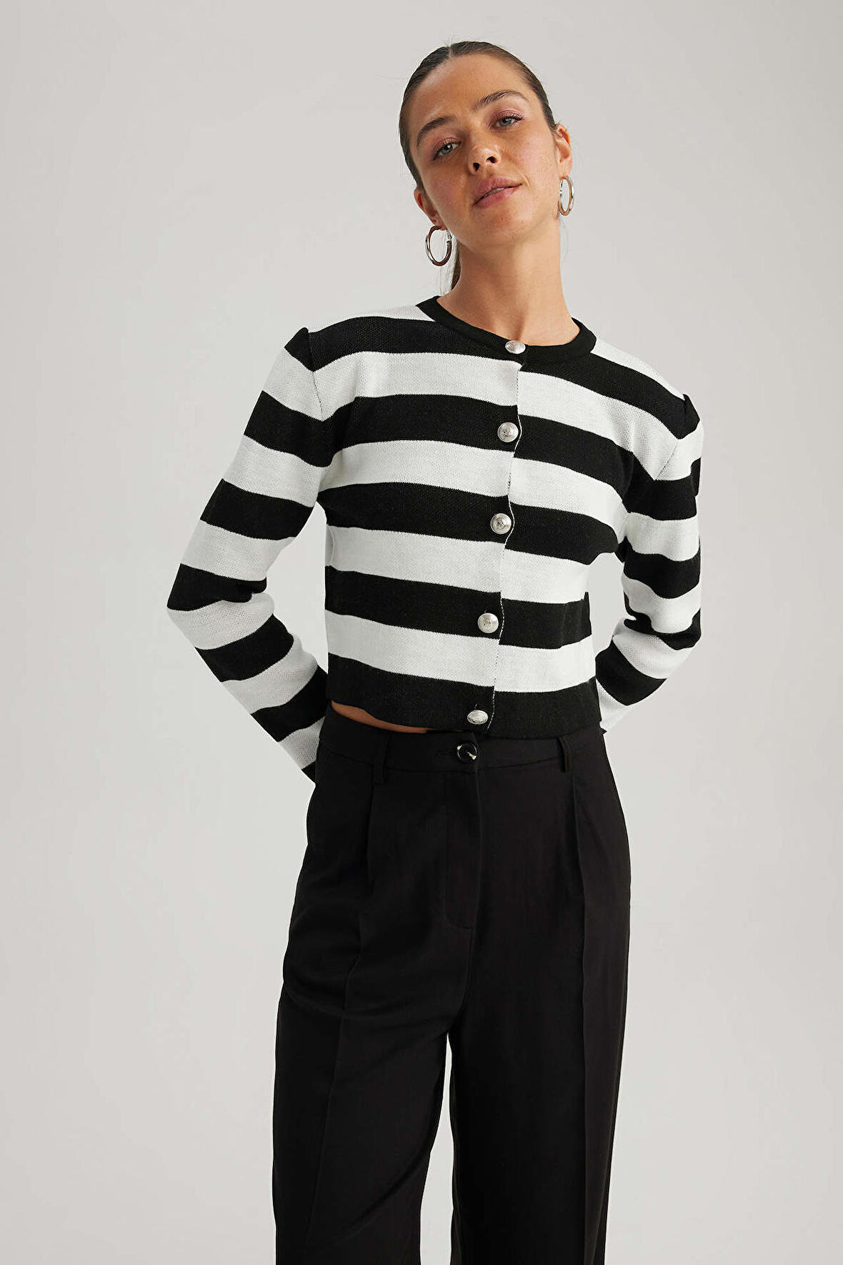 DeFacto Regular Fit Çizgili Bisiklet Yaka Pike Hırka A4881AX23WNBK27