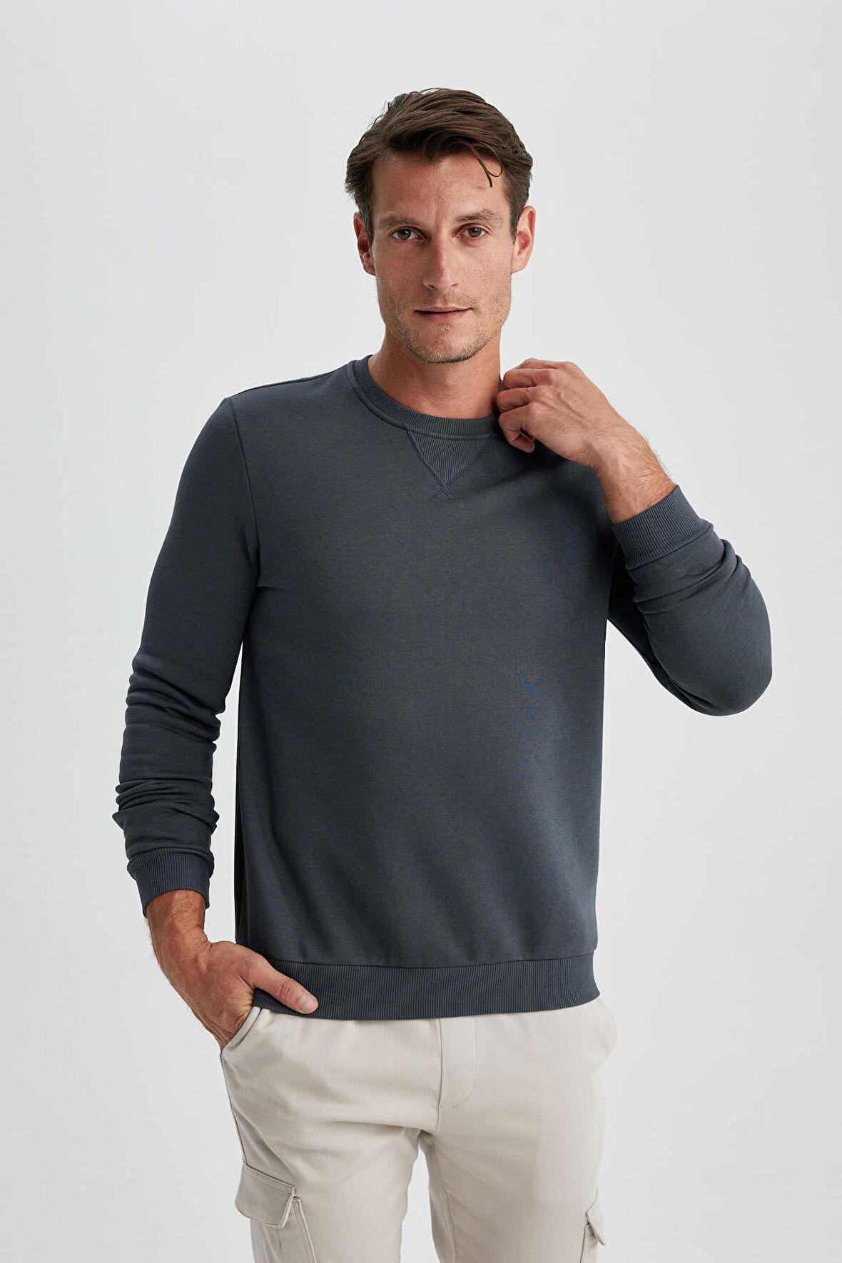 DeFacto Regular Fit Bisiklet Yaka Pamuklu Basic Sweatshirt T3777AZ23AUAR184