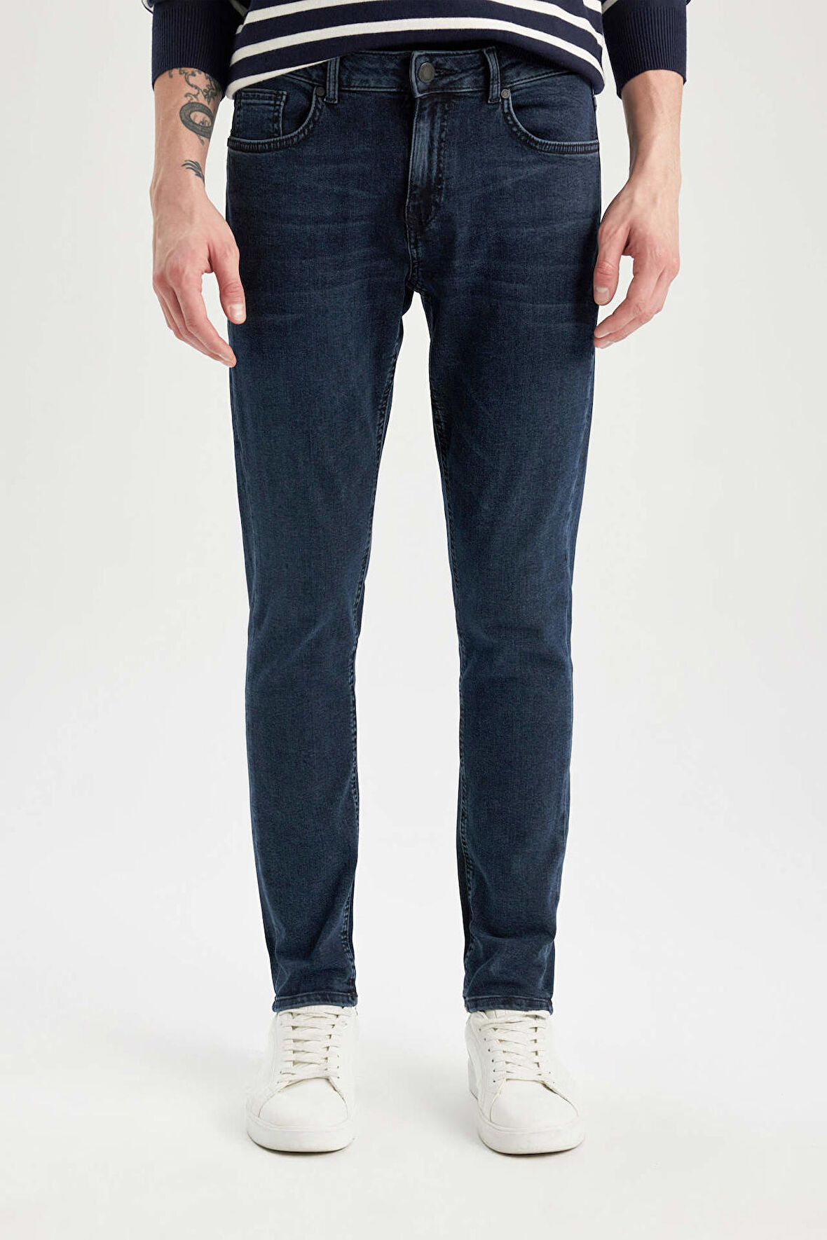 DeFacto Carlo Skinny Fit Ekstra Dar Kalıp Normal Bel Ekstra Dar Paça Jean Pantolon B3620AX24SPNM83