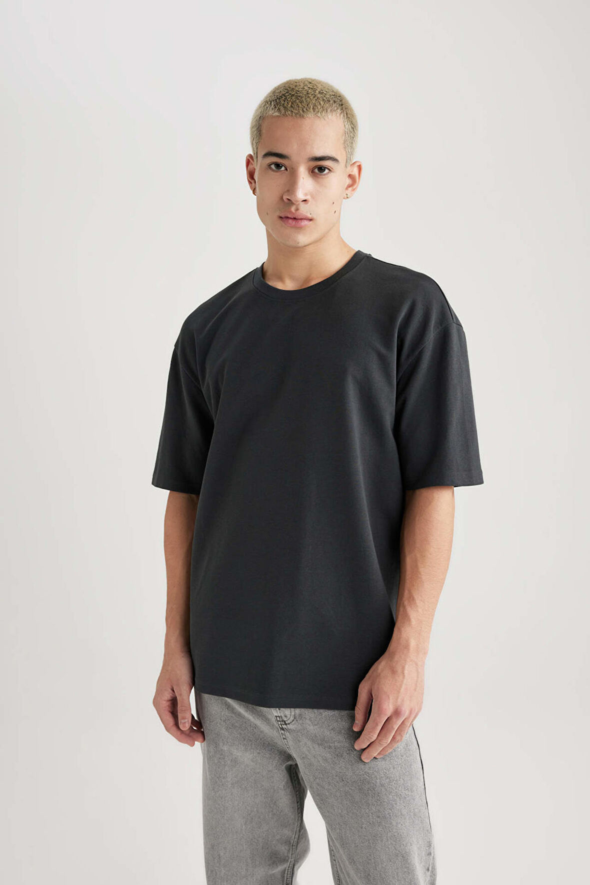 DeFacto Oversize Fit Bisiklet Yaka Kısa Kollu Ağır Kumaş Basic Tişört X3926AZ24SPAR231