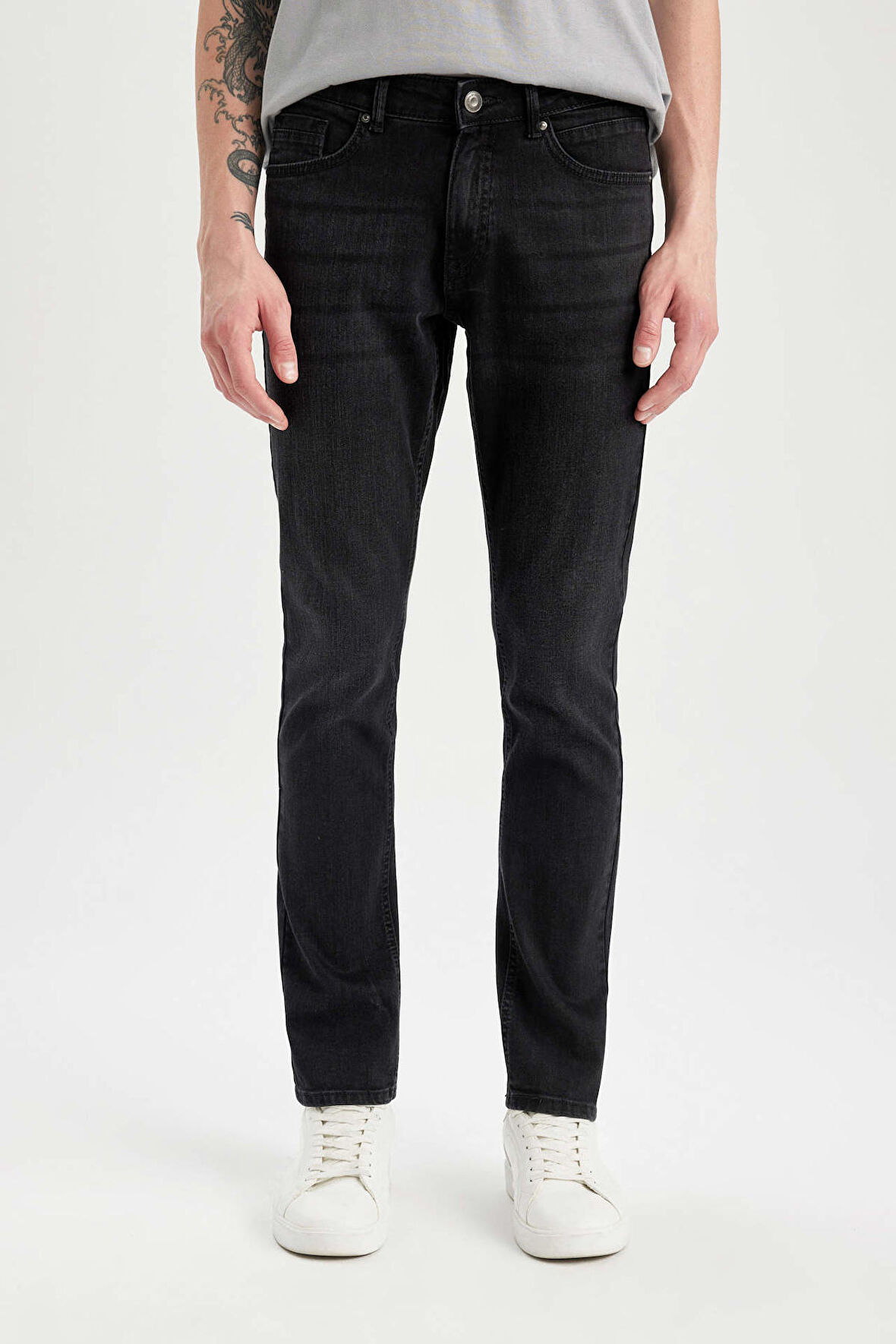 DeFacto Pedro Slim Fit Dar Kalıp Normal Bel Dar Paça Siyah Jean Pantolon R8788AZ24SPNM40