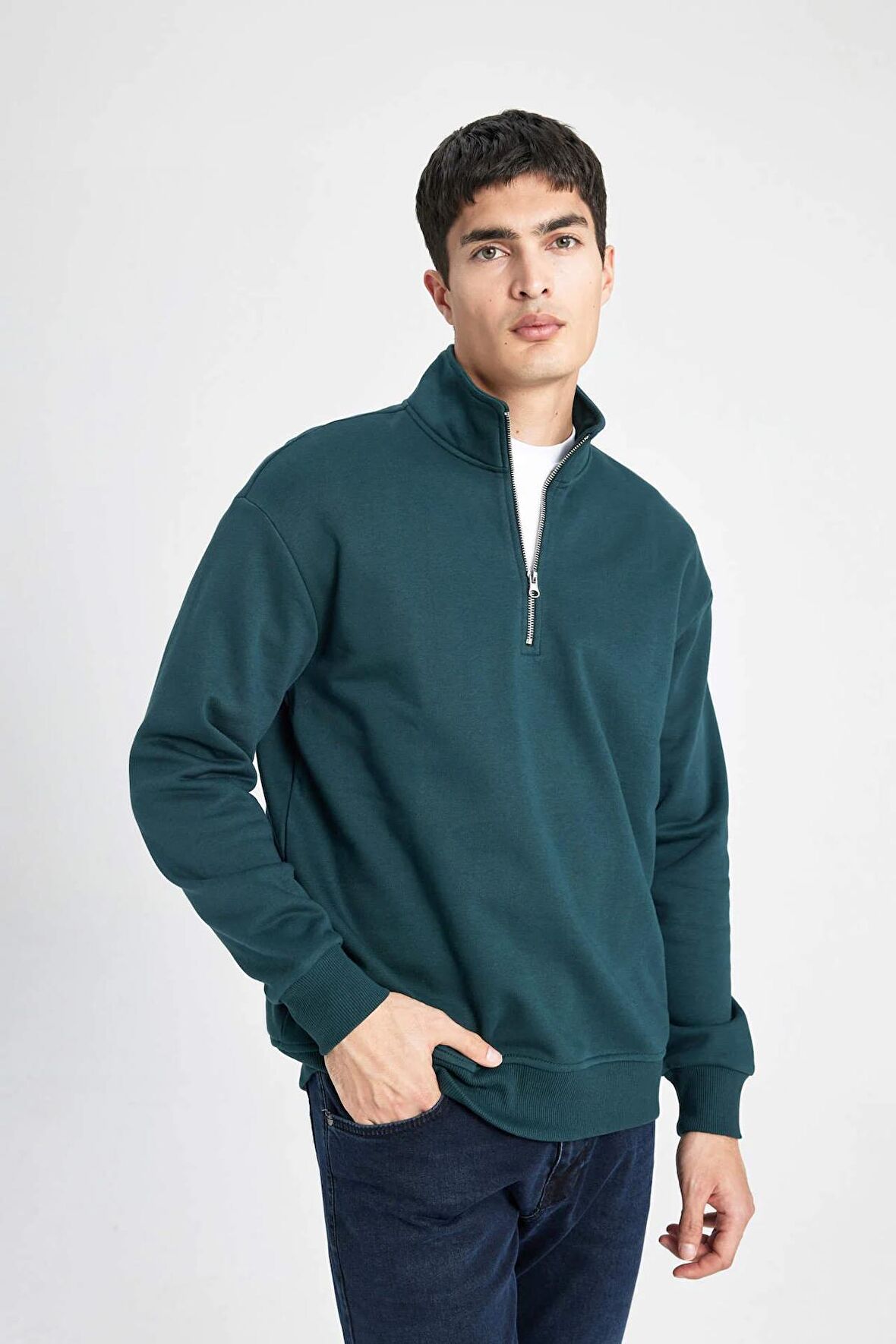 DeFacto Comfort Regular Fit Rahat Kalıp Fermuarlı Dik Yaka Basic Düz Sweatshirt X7405AZ24SPGN1079
