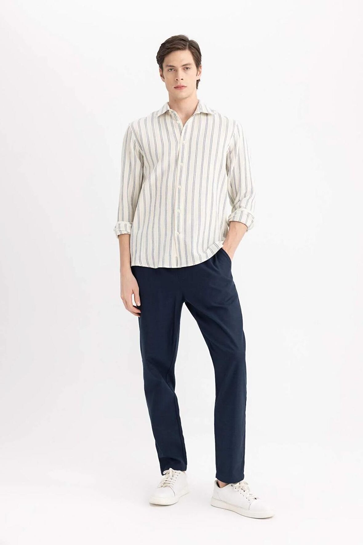 DeFacto Yazlık Jogger Pantolon Basic Düz Cepli Dar Paça B4091AX24SPNV64