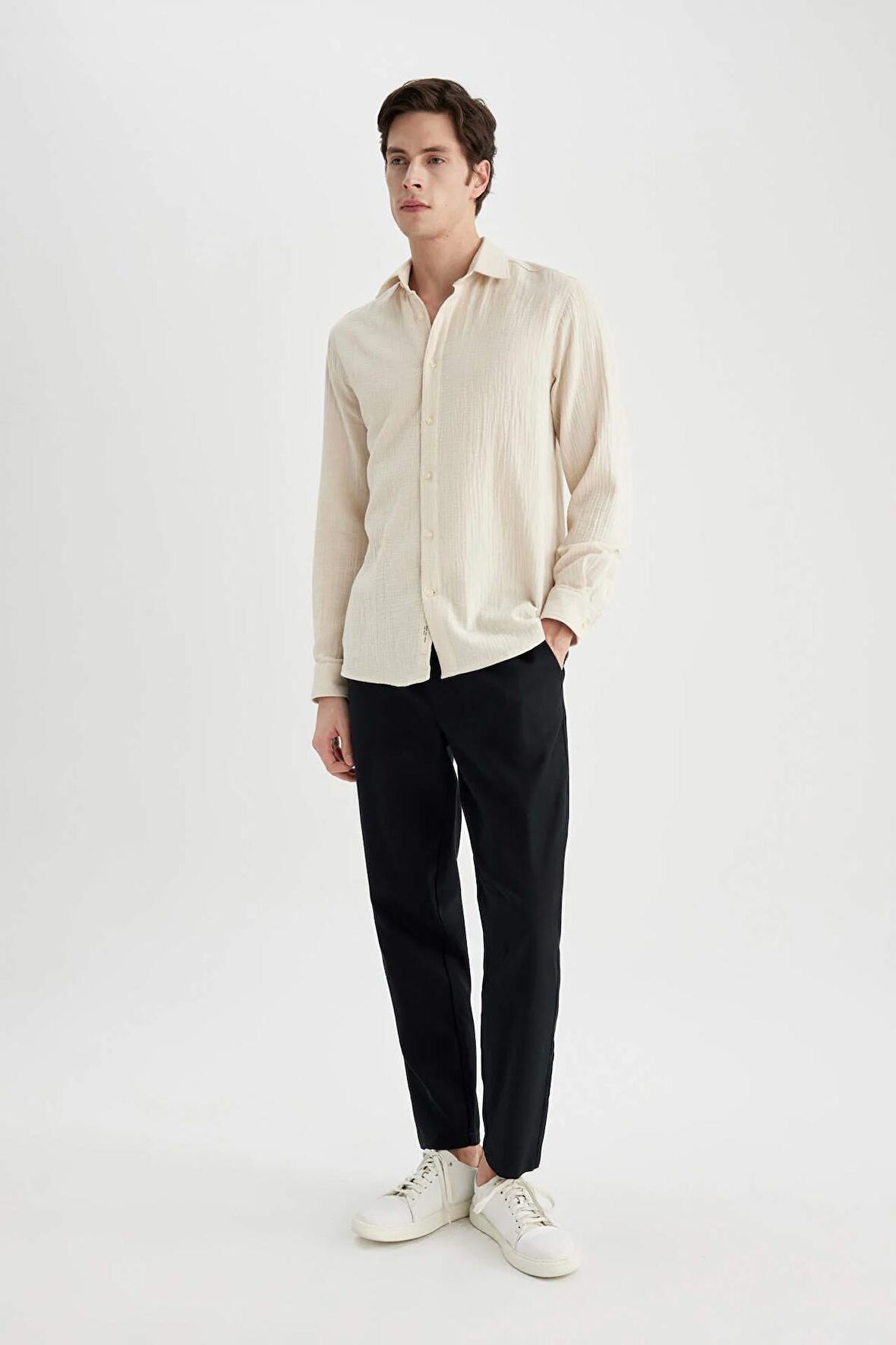 DeFacto Yazlık Jogger Pantolon Basic Düz Cepli Dar Paça B4091AX24SPBK81