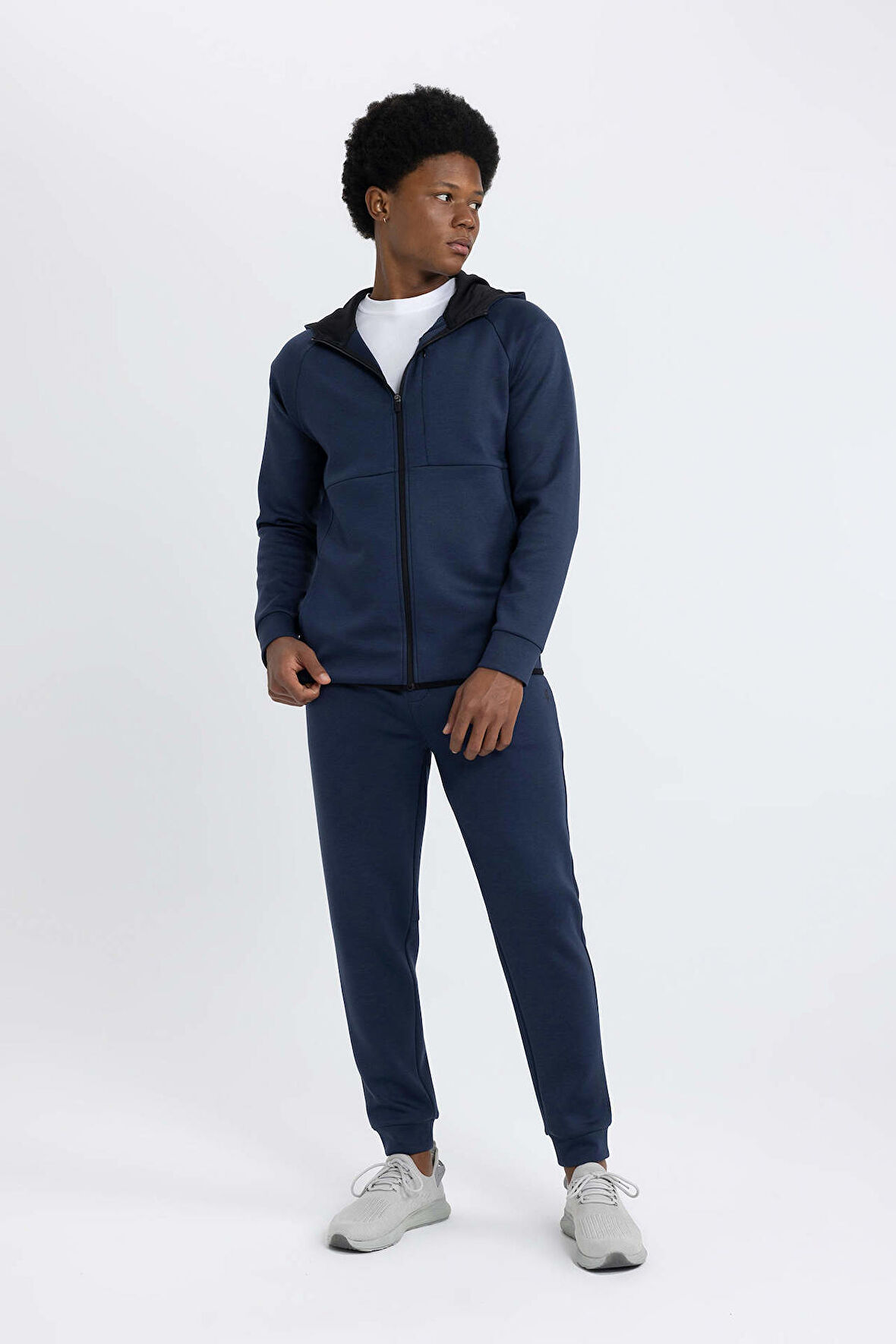 DeFactoFit Slim Fit Sporcu İnce Jogger Eşofman Altı Dar Kesim Skuba Dalgıç Kumaş Standart Paça Beli Bağcıklı Lastikli Paça Z9112AZ24SPNV201