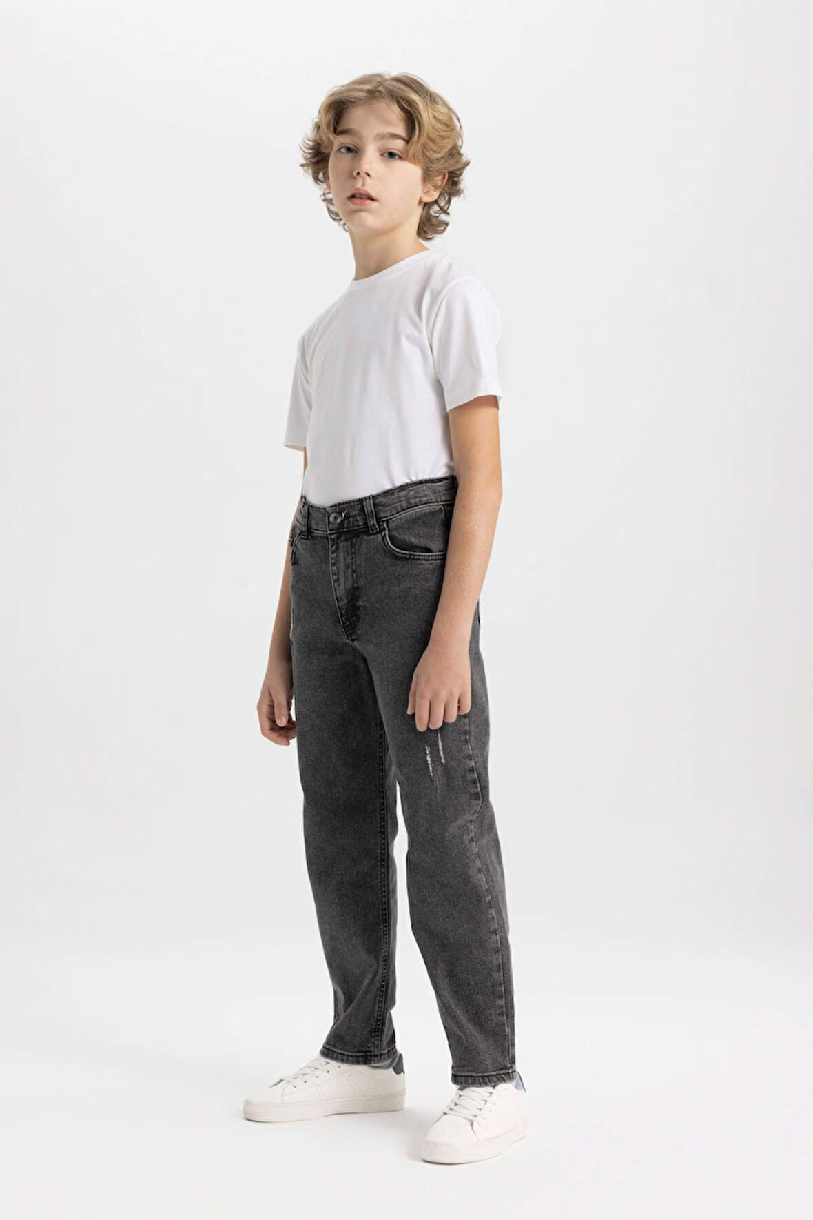 Erkek Çocuk Straight Fit Yırtık Detaylı Düz Paça Jean Pantolon