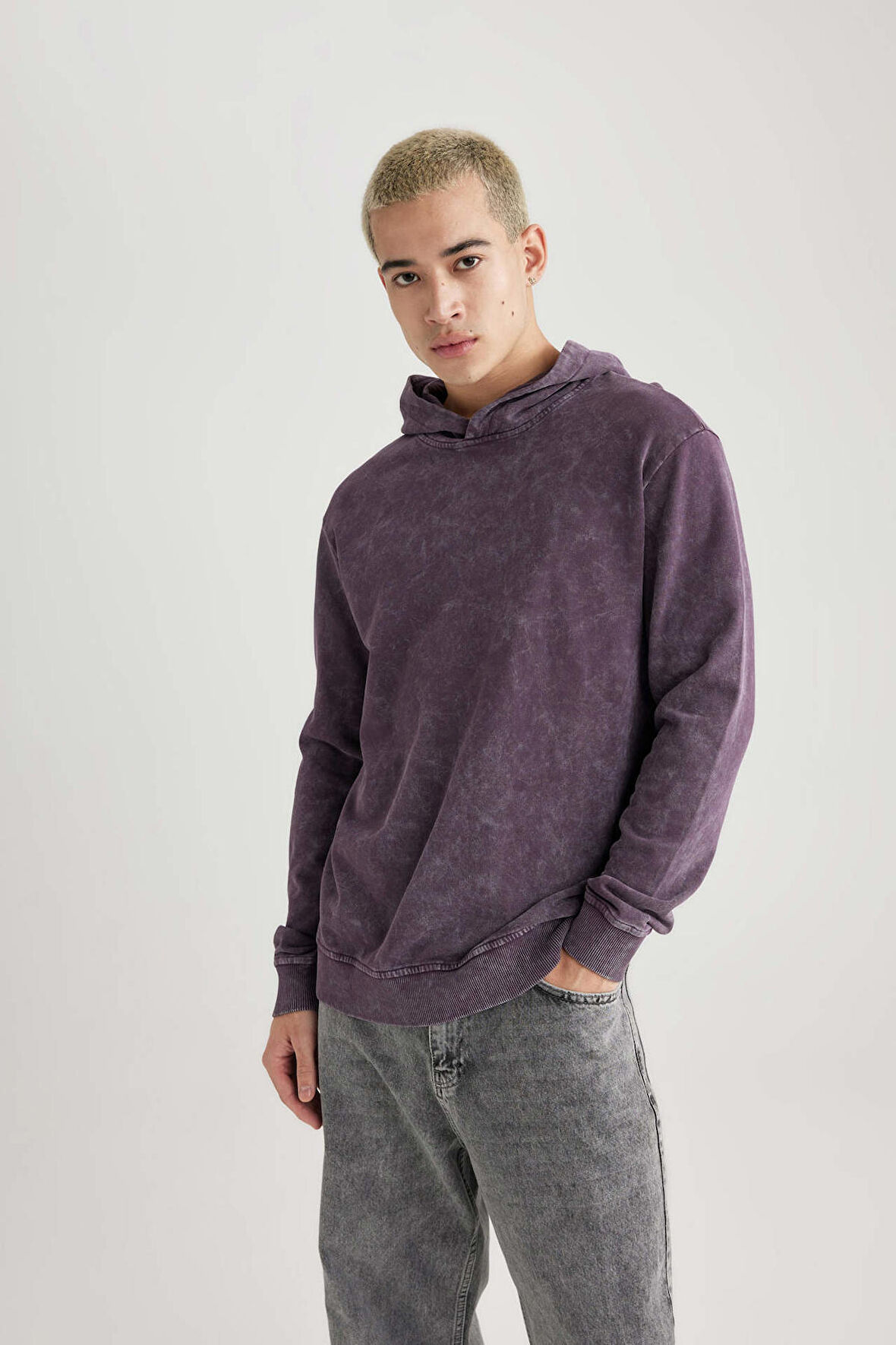 DeFacto Regular Fit Kapüşonlu Yıkamalı Soluk Efektli Basic Düz Sweatshirt B9220AX23WNPR486