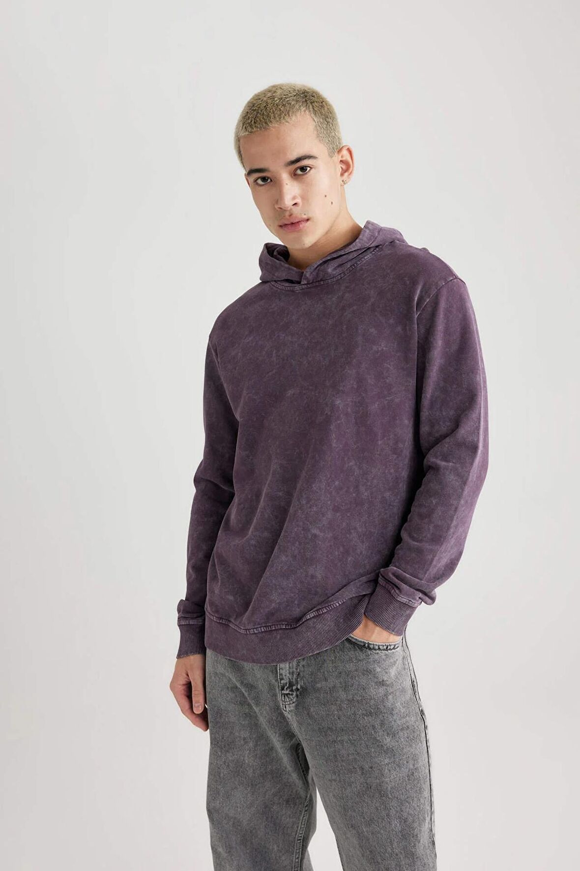 DeFacto Regular Fit Kapüşonlu Yıkamalı Soluk Efektli Basic Düz Sweatshirt B9220AX23WNPR486