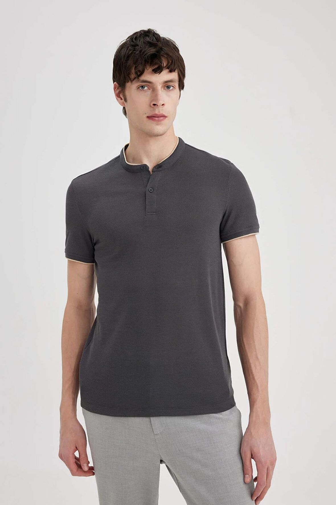 DeFacto Slim Fit Dar Kesim Dik Yaka Kısa Kollu Waffle Polo Tişört Z4262AZ24SMAR15