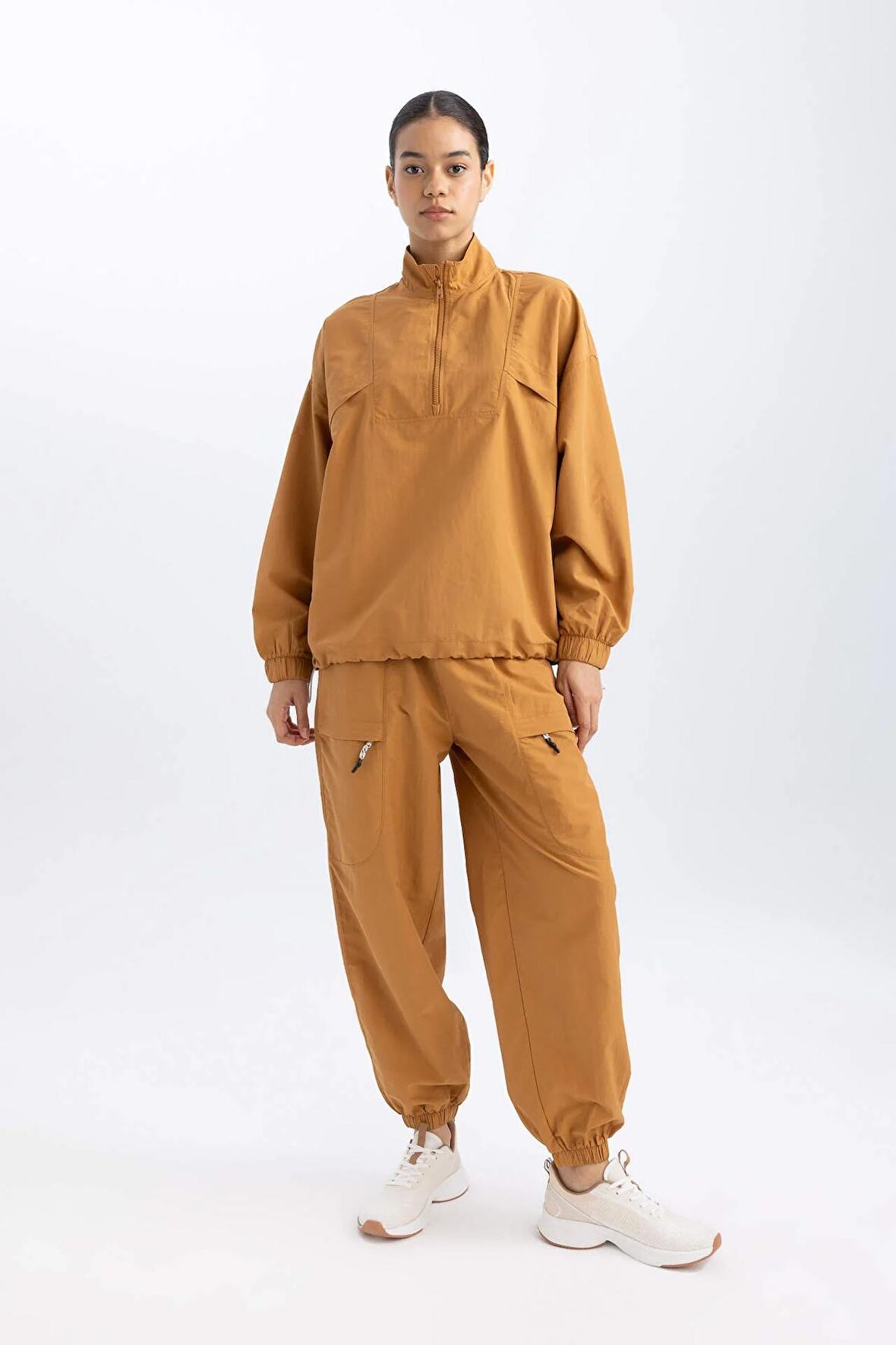DeFactoFit Sporcu Jogger Eşofman Altı Loose Fit Cepli Beli Paçası Lastikli Standart Boy B4214AX24SPBN173
