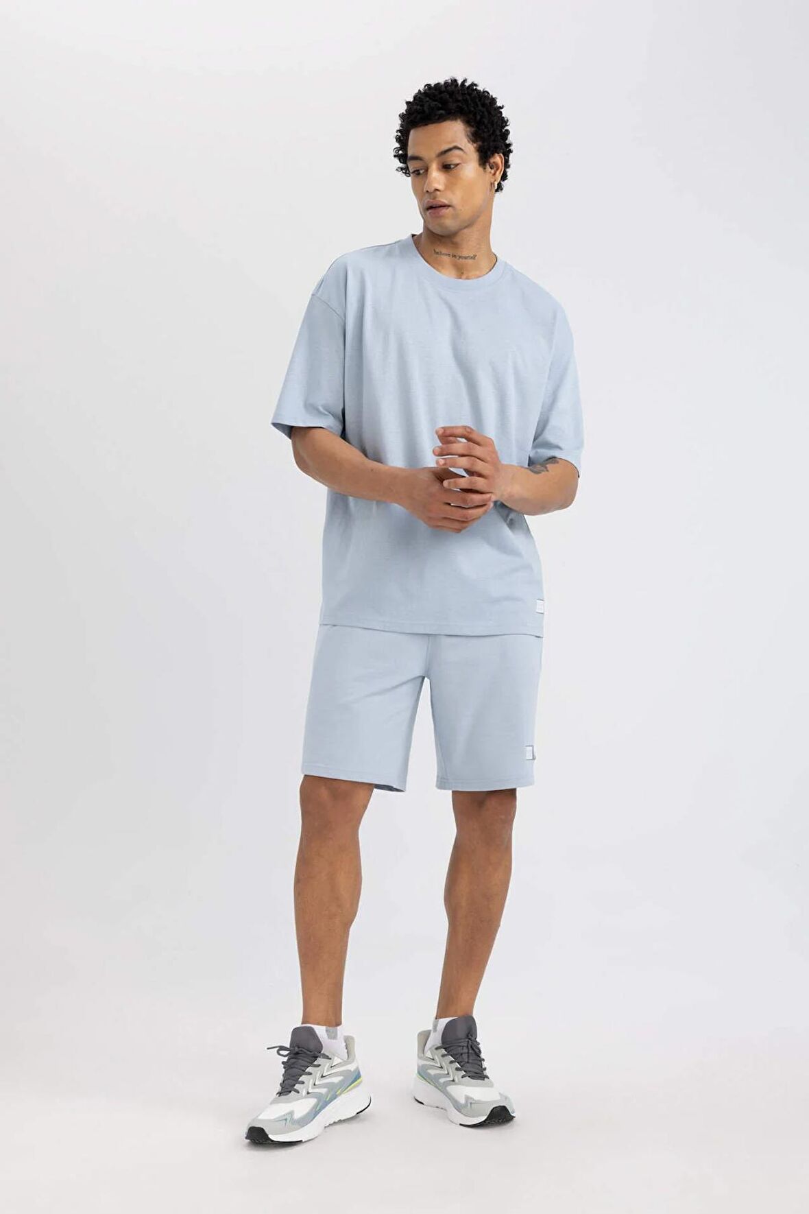 DeFactoFit Slim Fit Dar Kesim Kısa Paça Sweatshirt Kumaşı Şort A1625AX24SMBE523