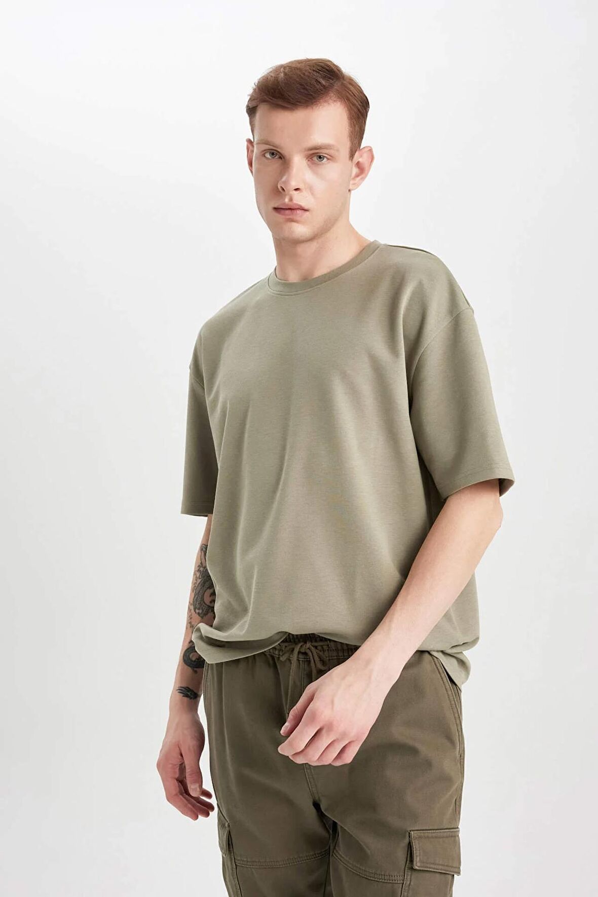 DeFacto Oversize Fit Bisiklet Yaka Kısa Kollu Ağır Kumaş Basic Tişört X3926AZ24SPKH465