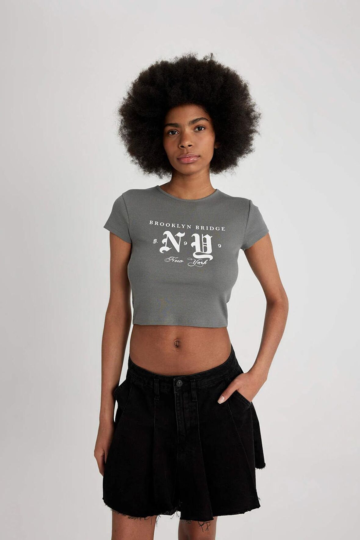 DeFacto Fitted Bisiklet Yaka Baskılı Fitilli Kaşkorse Kısa Kollu Tişört B6812AX24SMGR206