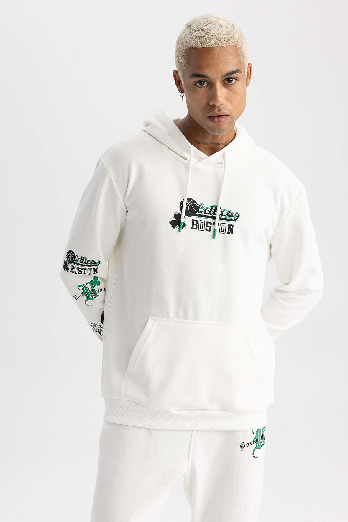DeFactoFit NBA Boston Celtics Standart Fit Kapüşonlu Sweatshirt A7262AX23AUER105