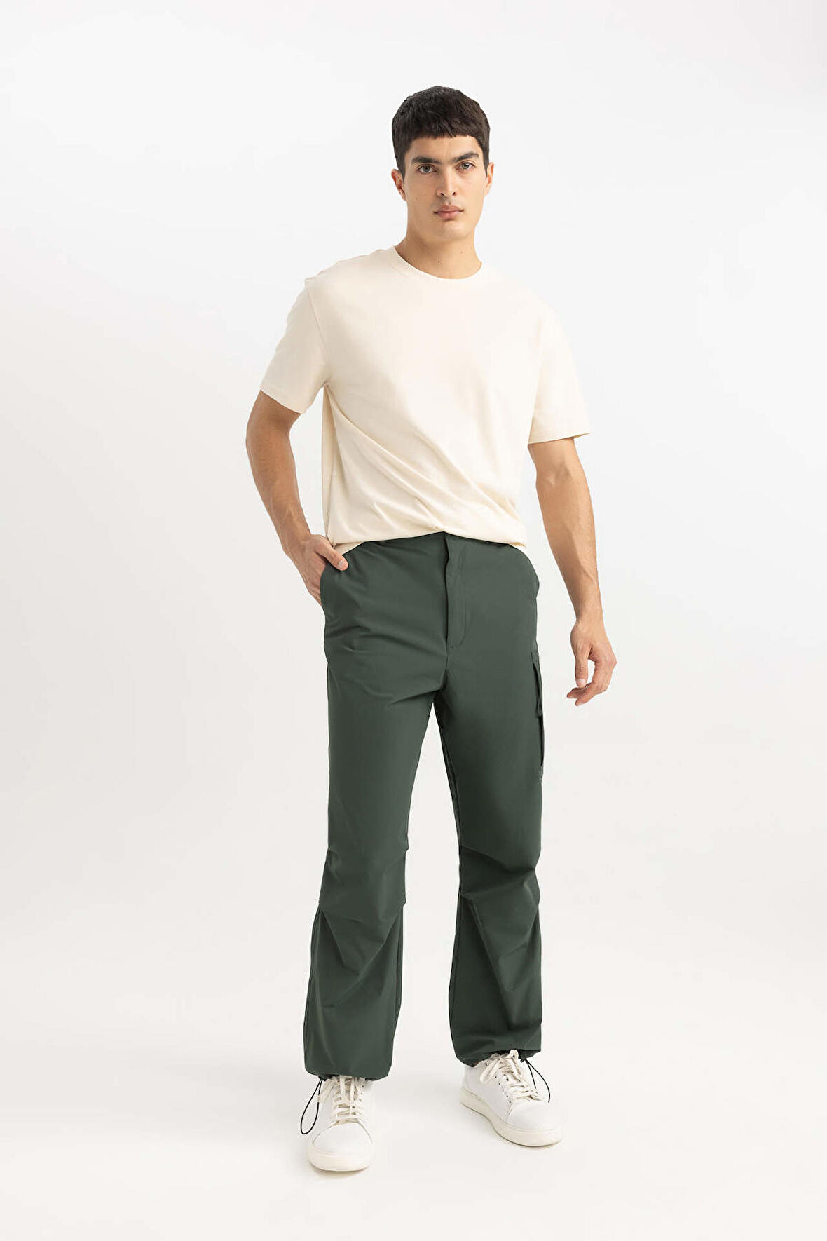 DeFacto Yazlık Pantolon Relax Fit Rahat Kesim Kargo Cepli Beli Paçası Lastikli B4519AX24SPGN542