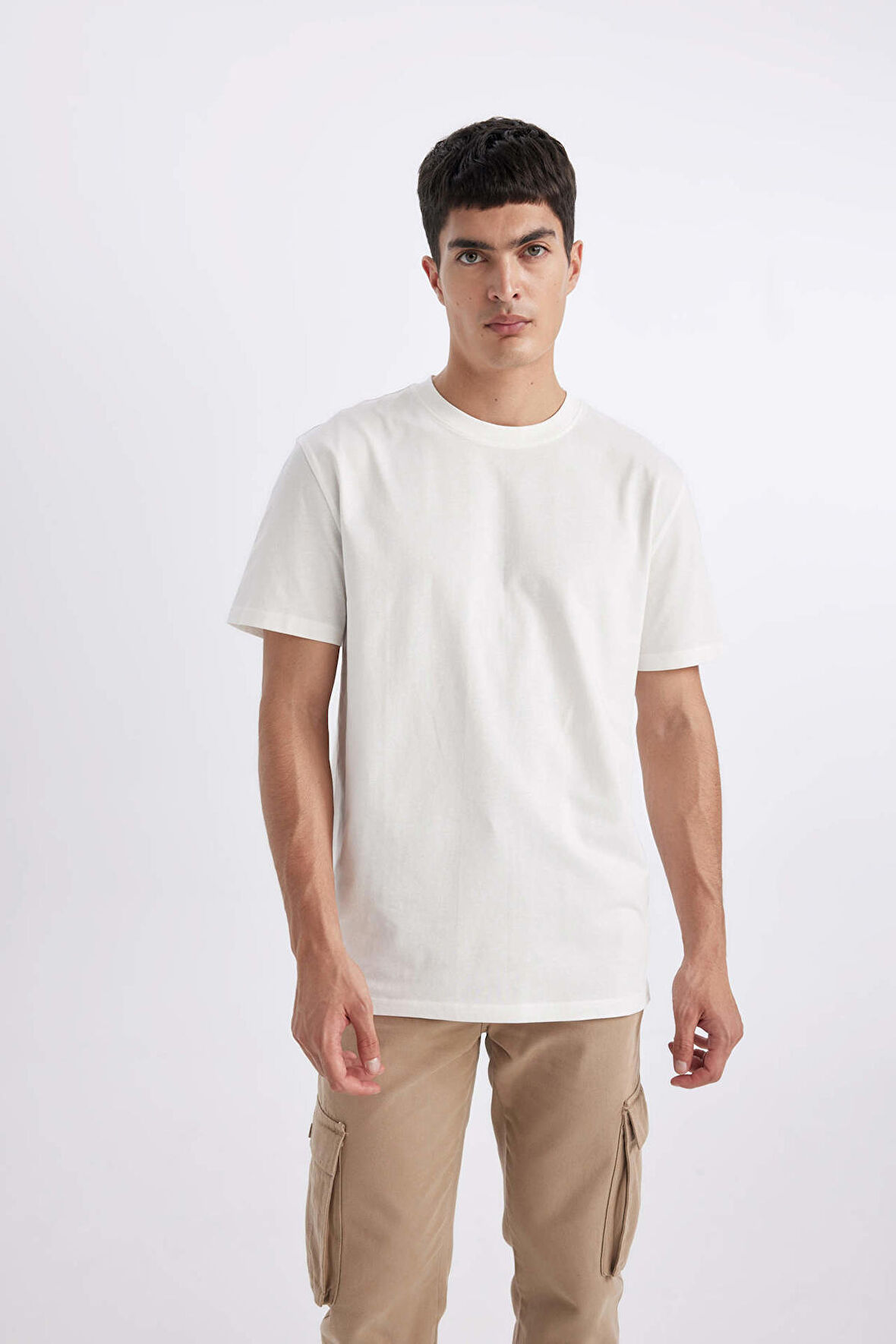 DeFacto New Regular Fit Bisiklet Yaka Kısa Kollu %100 Pamuk Basic Tişört V7699AZ24SPWT32