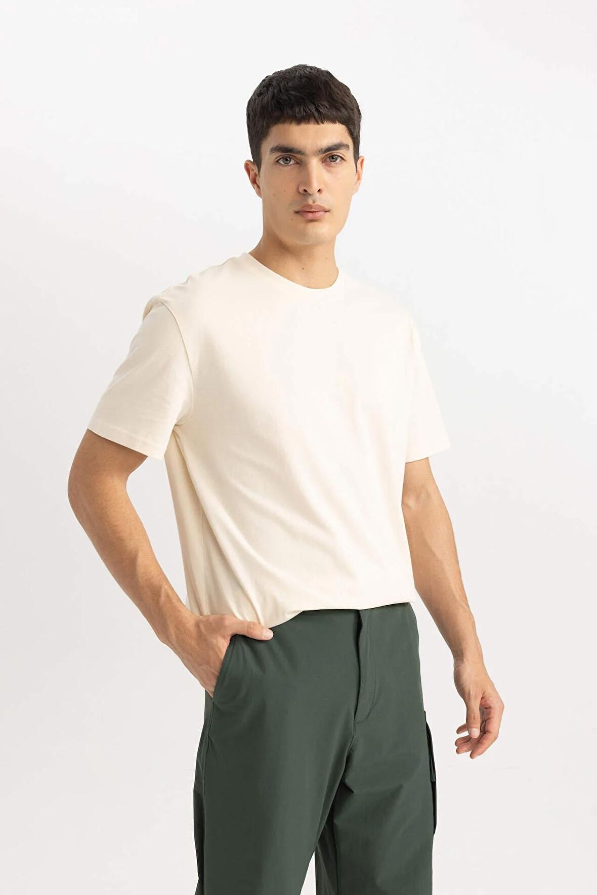 DeFacto New Regular Fit Bisiklet Yaka Basic Düz %100 Pamuk Kısa Kollu Tişört V7699AZ24SPER42