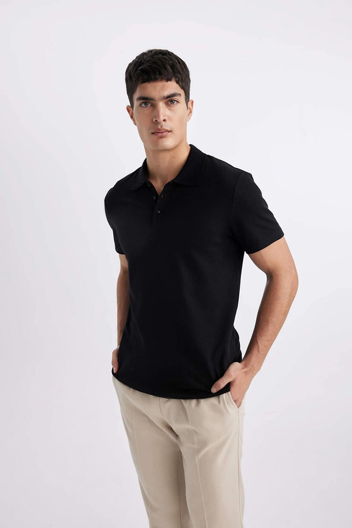 DeFacto Slim Fit Dar Kesim Polo Yaka Kısa Kollu Pamuklu Modal Karışımlı Basic Düz Siyah Tişört M6609AZ24SPBK81