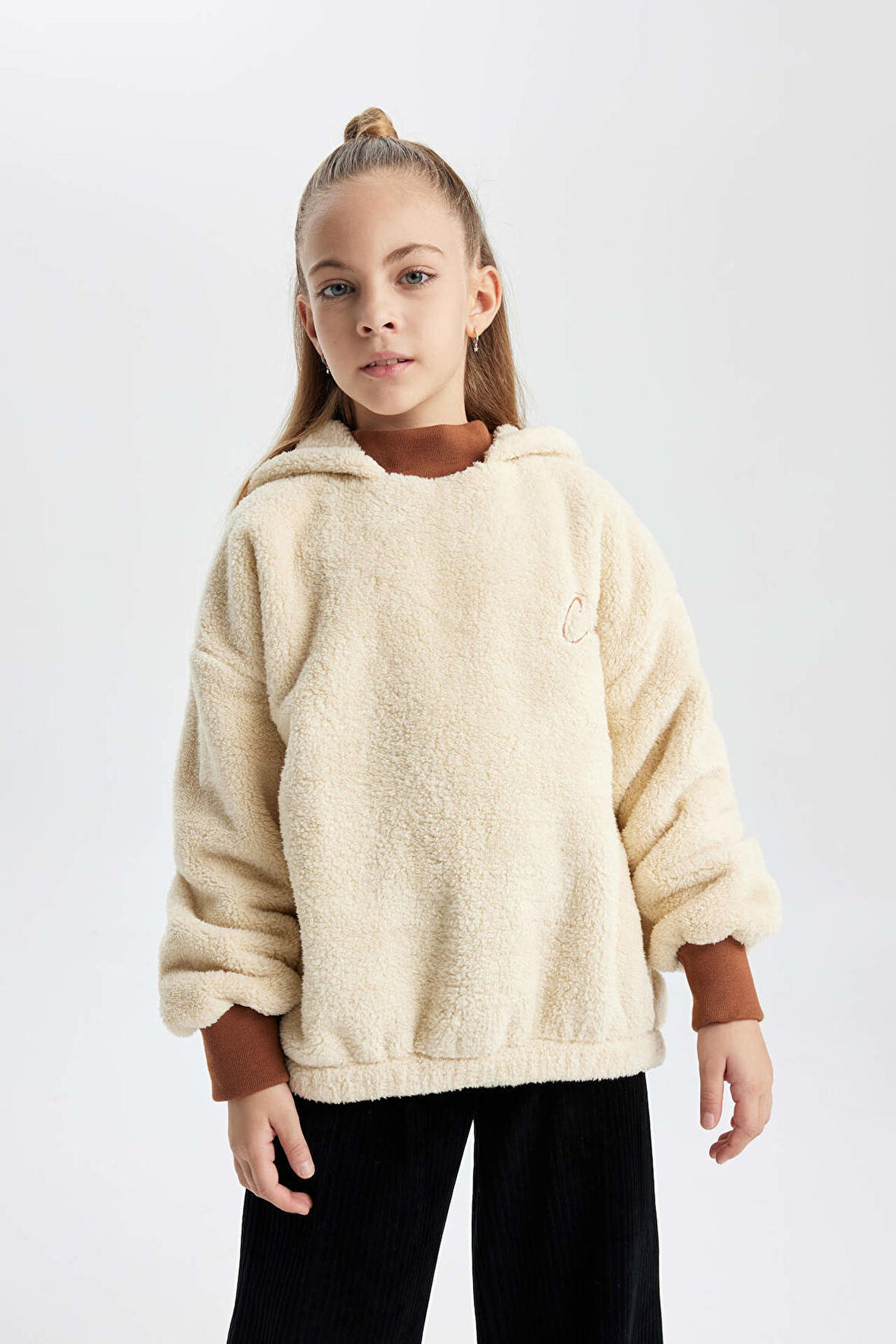 DeFacto Kız Çocuk Oversize Geniş Kalıp Kapüşonlu Pelüş Sweatshirt B2285A823WNBG782