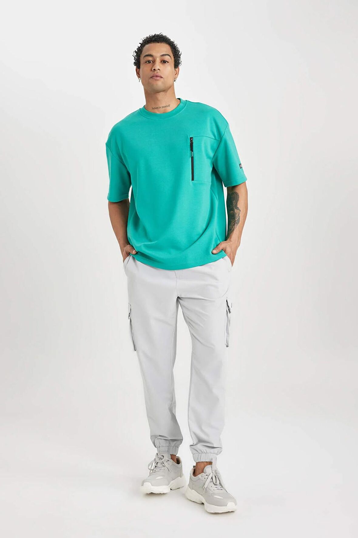 DeFactoFit Sporcu Jogger Eşofman Altı Standart Fit Kargo Cepli Dokuma Beli Paçası Lastikli C0043AX24SPBG143