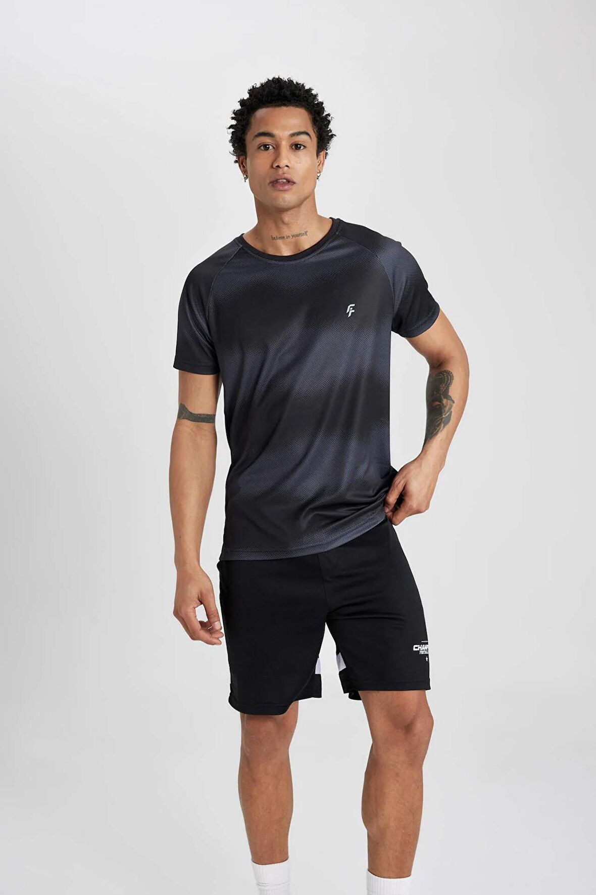 DeFactoFit Slim Fit Dar Kesim Bisiklet Yaka Desenli Sporcu Kısa Kollu Tişört Z5579AZ24SPBK81