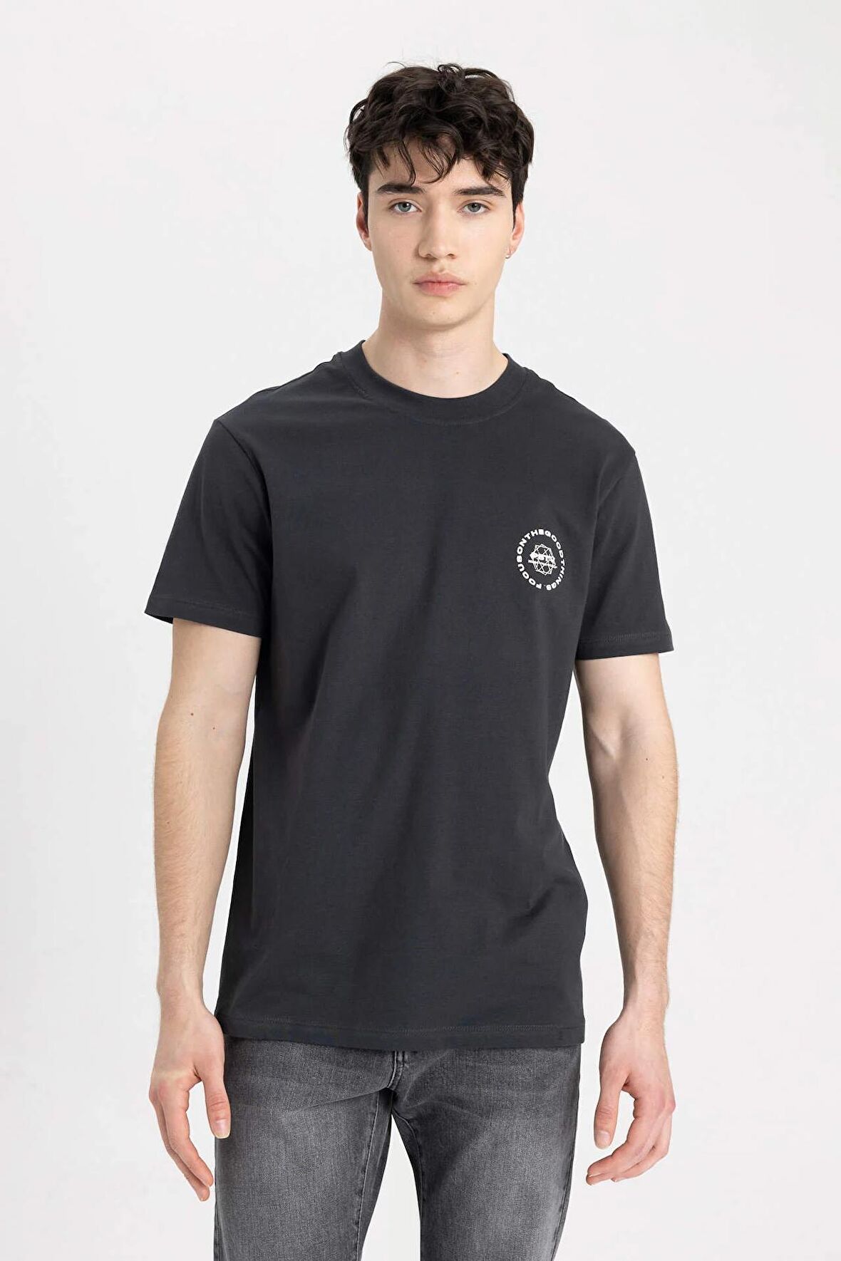 DeFacto Slim Fit Bisiklet Yaka Baskılı Kısa Kollu Tişört C2079AX24SMAR204