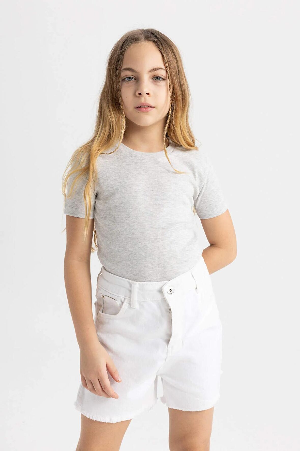 DeFacto Kız Çocuk Slim Fit Dar Kesim Bisiklet Yaka Ribana Basic Düz Kısa Kollu Tişört B3054A824SMGR379
