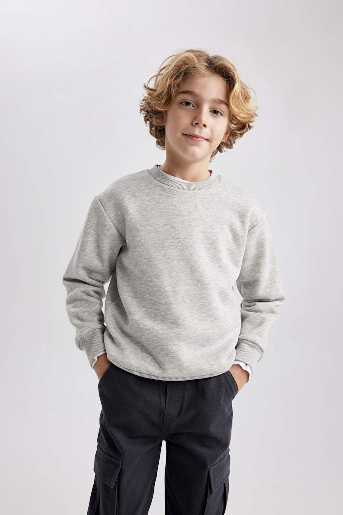 DeFacto Erkek Çocuk Bisiklet Yaka Basic Düz Sweatshirt B7772A8NSGR310