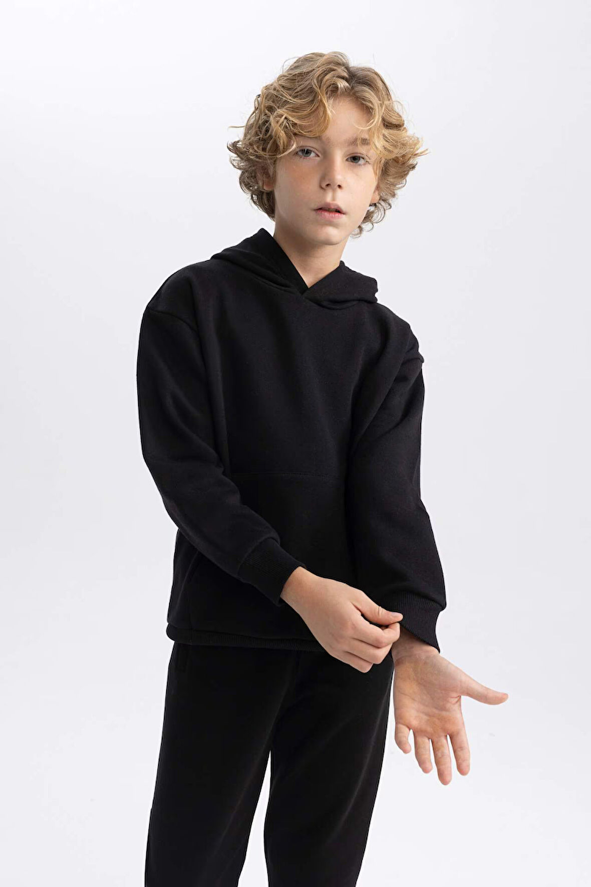 DeFacto Erkek Çocuk Basic Düz Kapüşonlu Sweatshirt B7773A8NSBK81