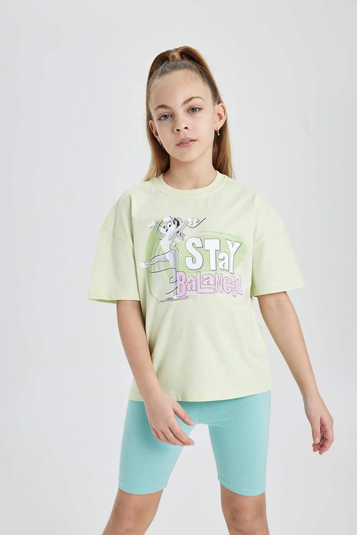 DeFacto Kız Çocuk Looney Tunes Relax Fit Bisiklet Yaka Kısa Kollu Tişört C0144A824SMGN1108
