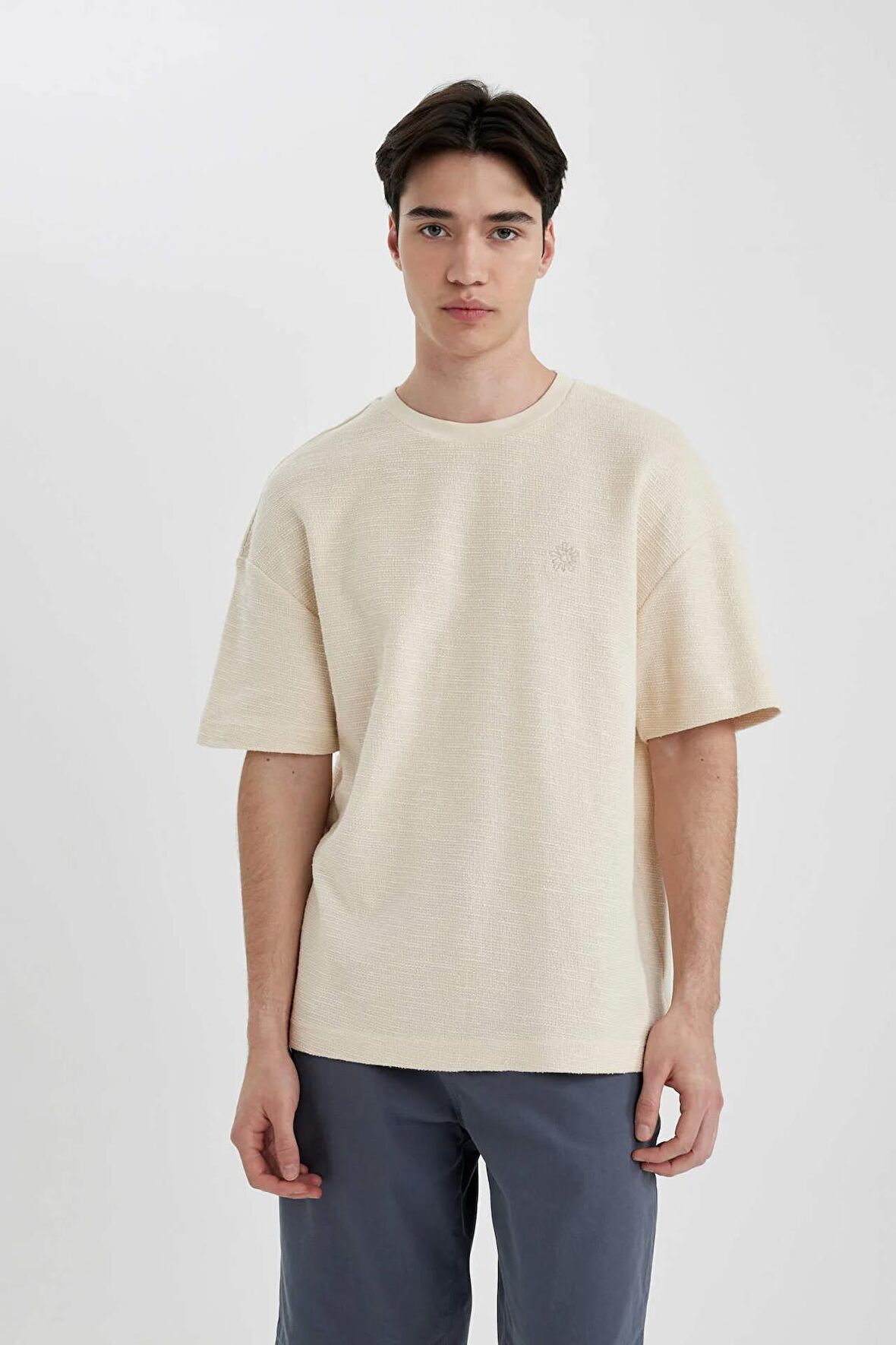 DeFacto Comfort Regular Fit Rahat Kalıp Bisiklet Yaka Kısa Kollu Tişört B9285AX24SPBG700