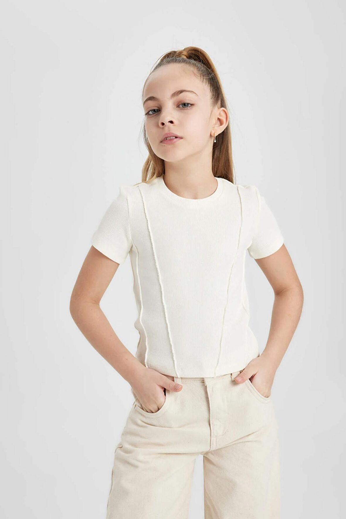 DeFacto Kız Çocuk Slim Fit Dar Kesim Bisiklet Yaka Ribana Kısa Kollu Tişört C0104A824SMER136