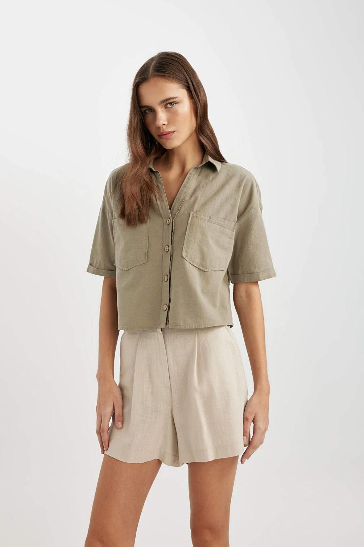 DeFacto Boxy Fit Keten Karışımlı Kısa Kollu Gömlek V2523AZ24SMKH465