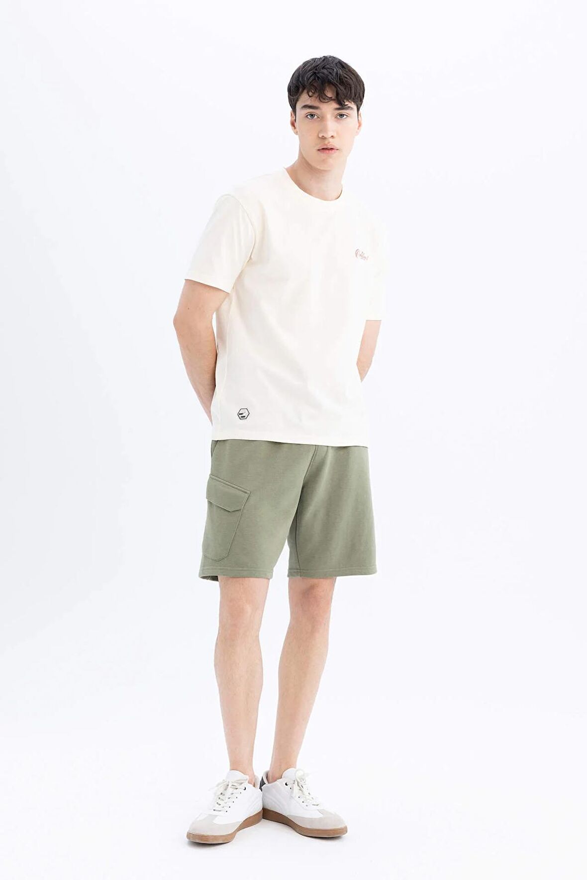 DeFacto Regular Fit Düz Paça Cepli Basic Düz Şort B8795AX24SMKH373