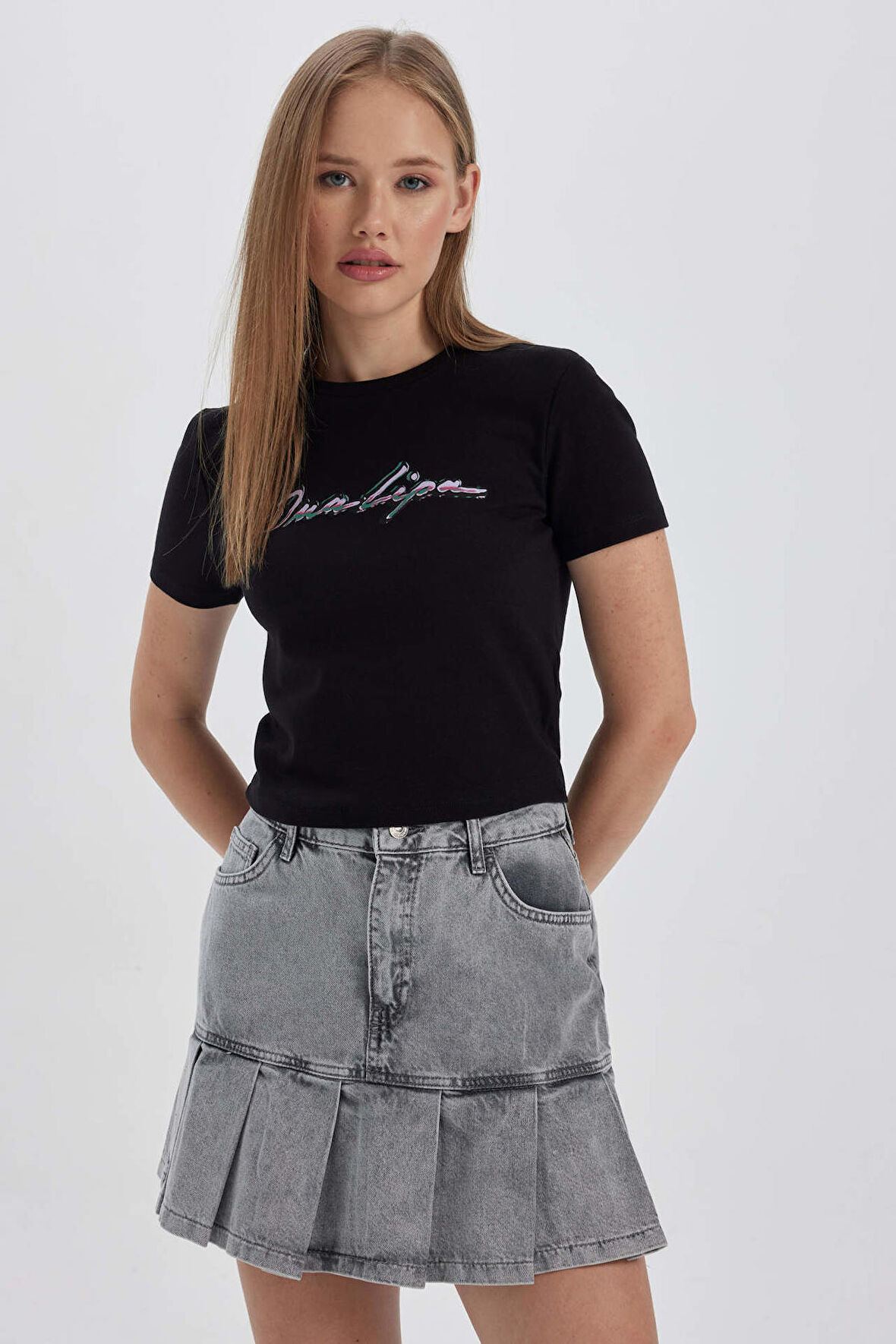DeFacto Coool Dua Lipa Fitted Ribana Kısa Kollu Tişört B2971AX23HSBK81