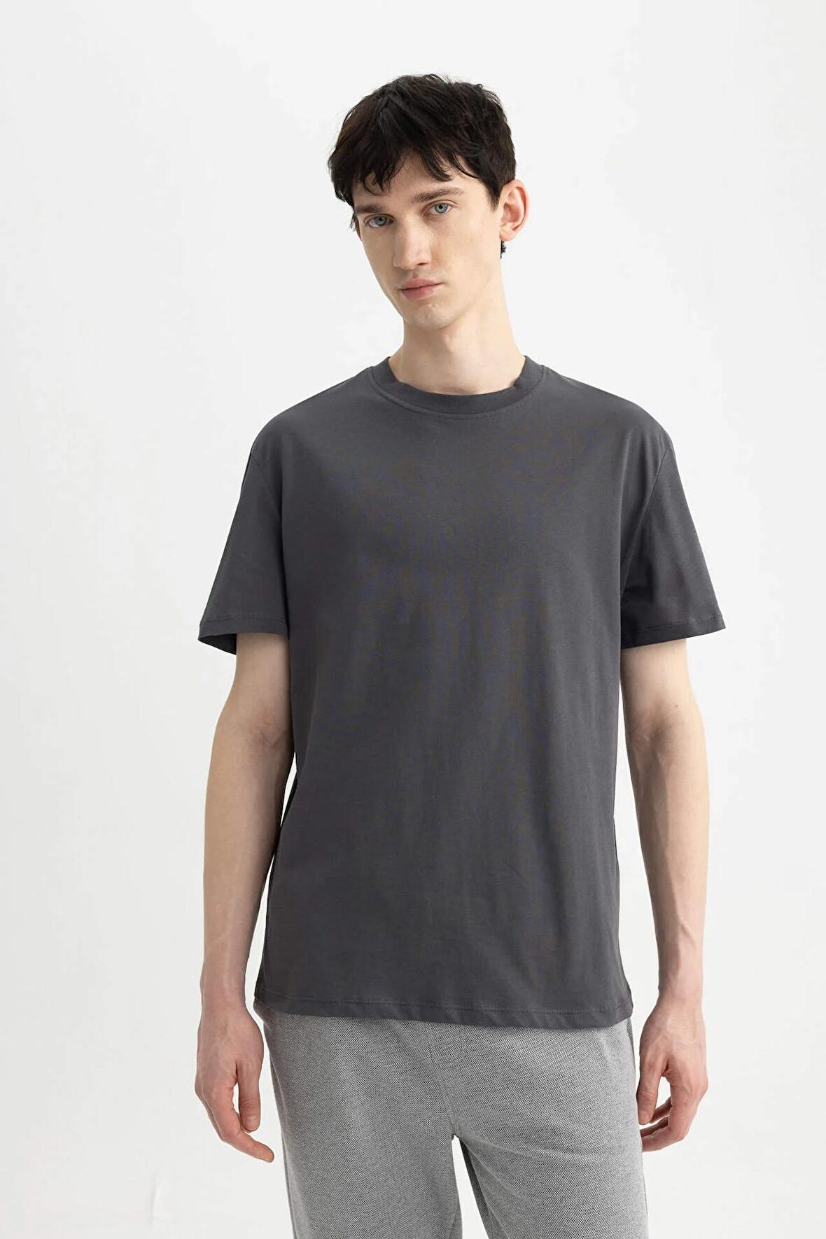 DeFacto New Regular Fit Bisiklet Yaka Basic Düz %100 Pamuk Kısa Kollu Tişört V7699AZ24SPAR9