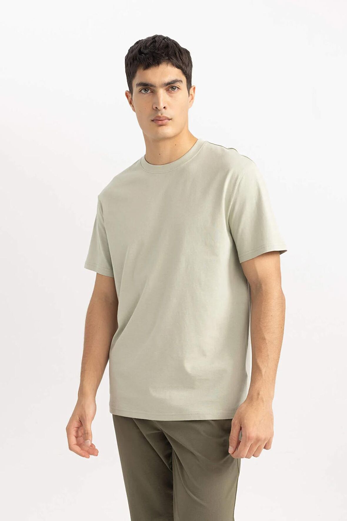 DeFacto New Regular Fit Bisiklet Yaka Basic Düz %100 Pamuk Kısa Kollu Tişört V7699AZ24SPKH221