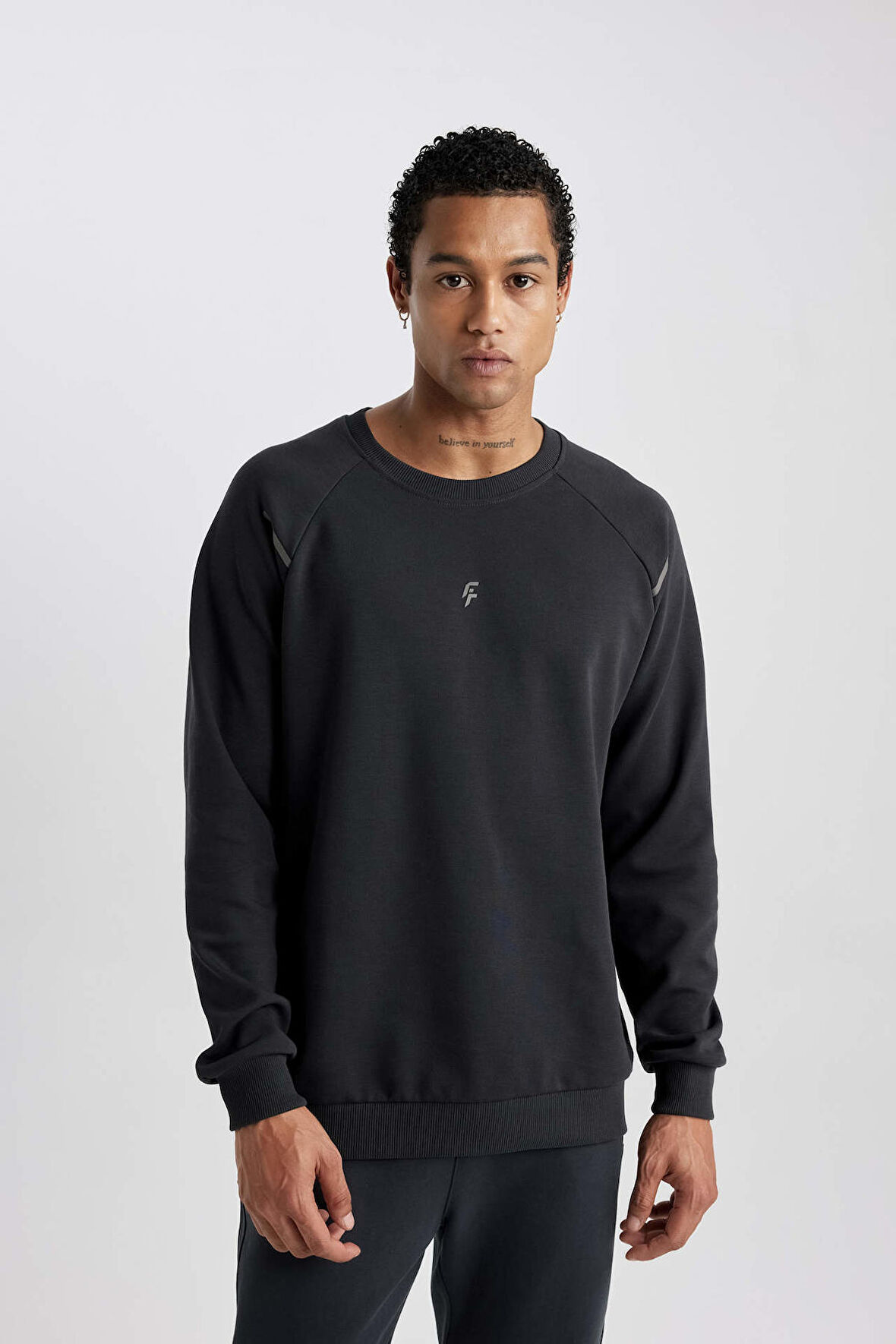 DeFactoFit Standart Fit Bisiklet Yaka Skuba Dalgıç Kumaş Sporcu Sweatshirt C2311AX24SPAR231