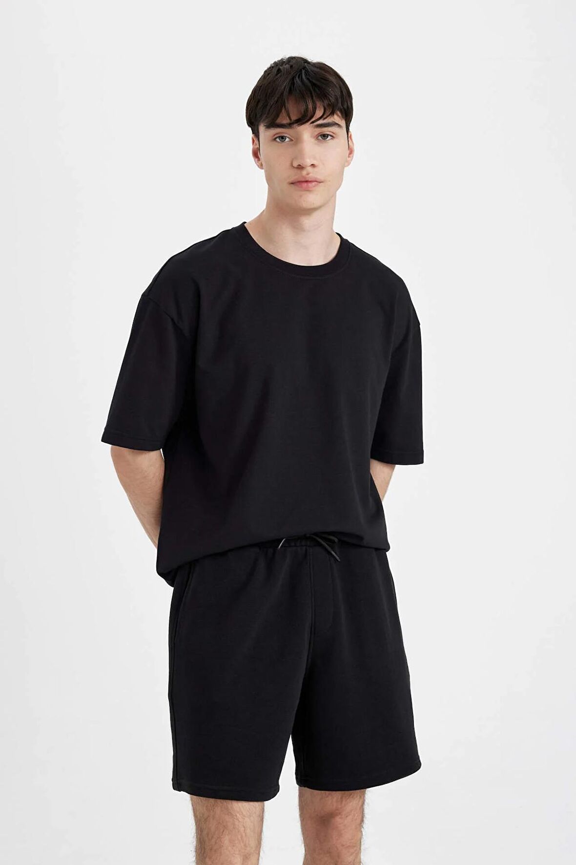 DeFacto Regular Fit Düz Paça Basic Düz Şort B8672AX24SMBK81