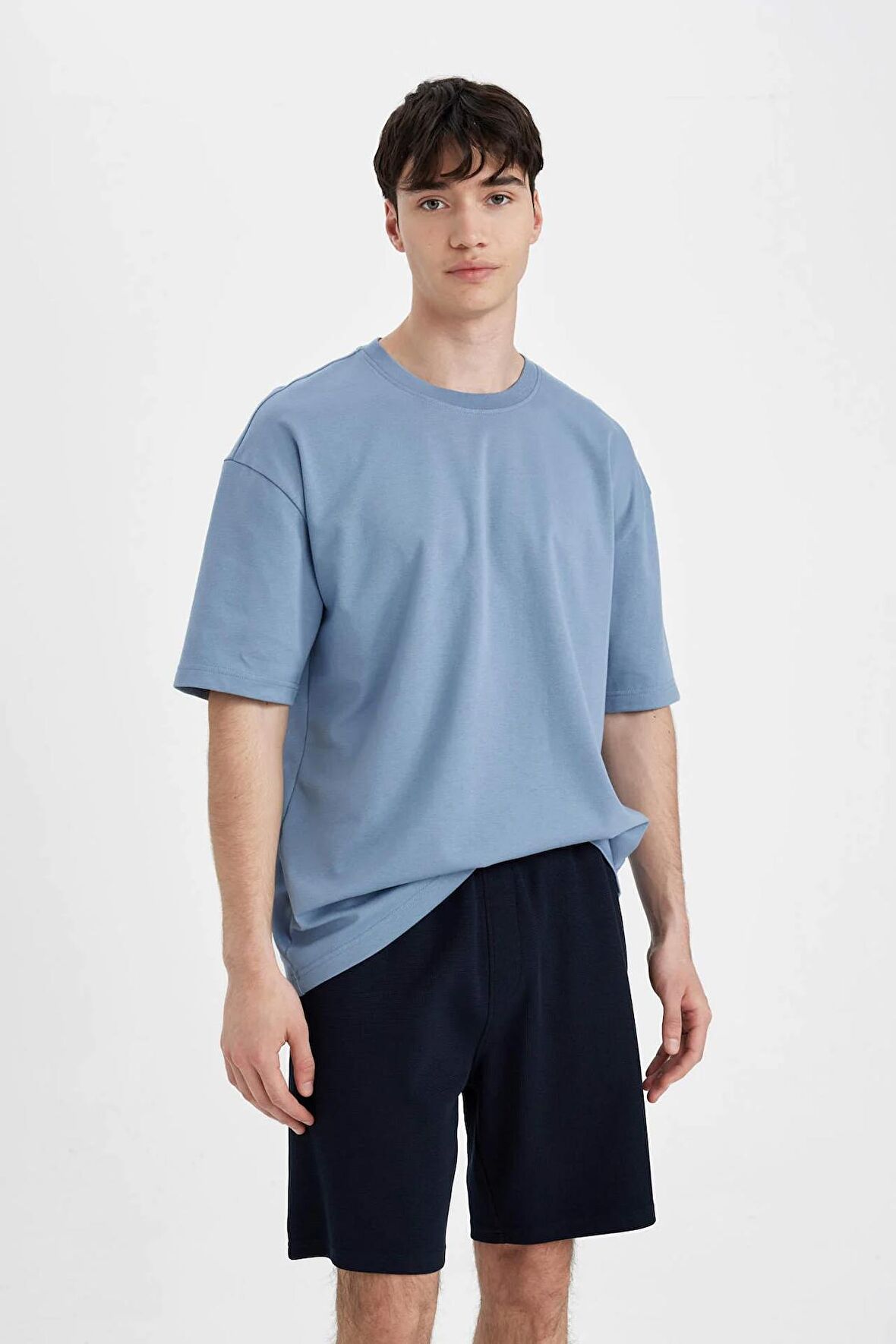 DeFacto Regular Fit Düz Paça Şort B8792AX24SMNV239