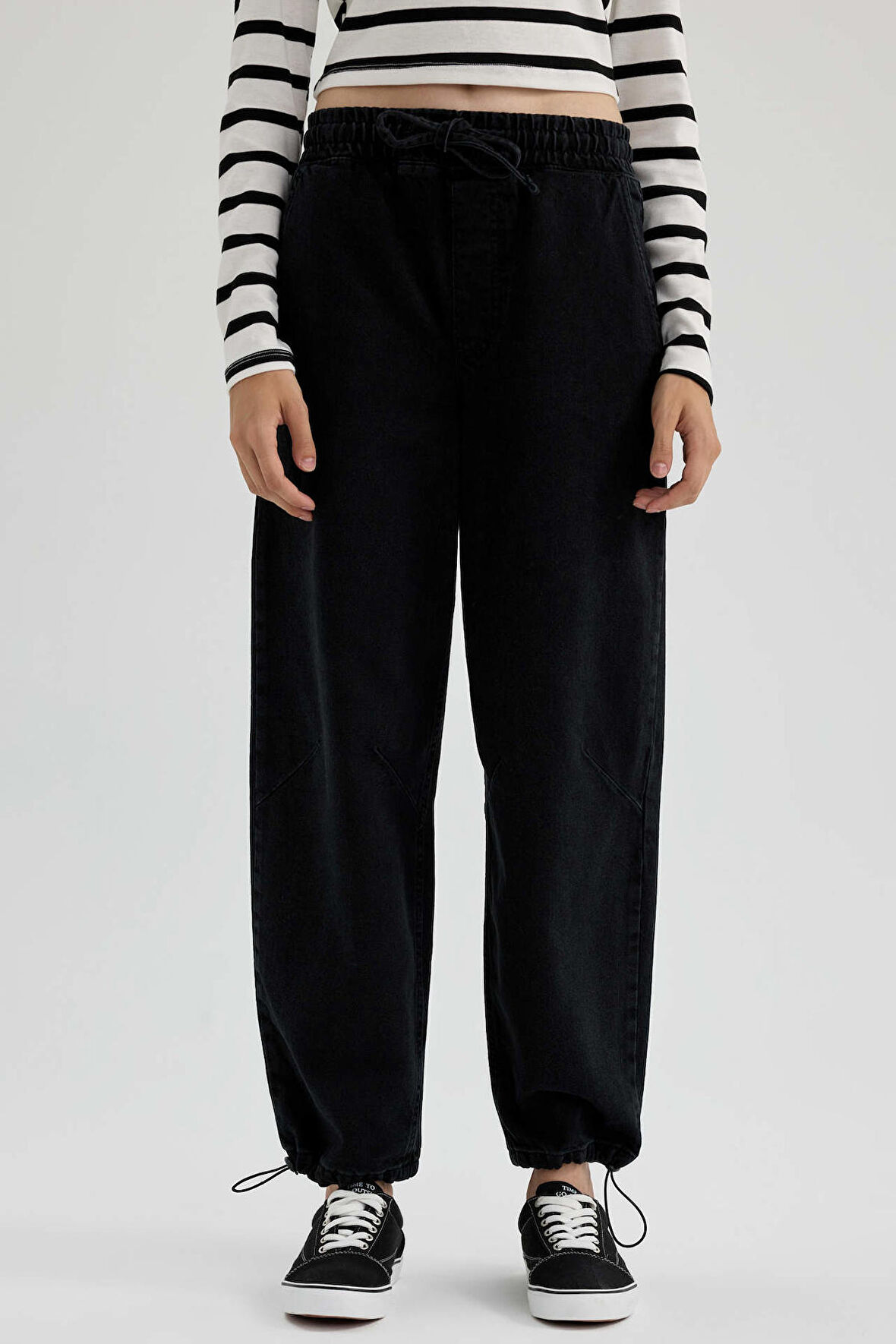 DeFacto Jogger Fit Yüksek Bel Rahat Kalıp Esnek Bel Paça Bilek Boy %100 Pamuk Jean Pantolon A8196AX23WNNM40
