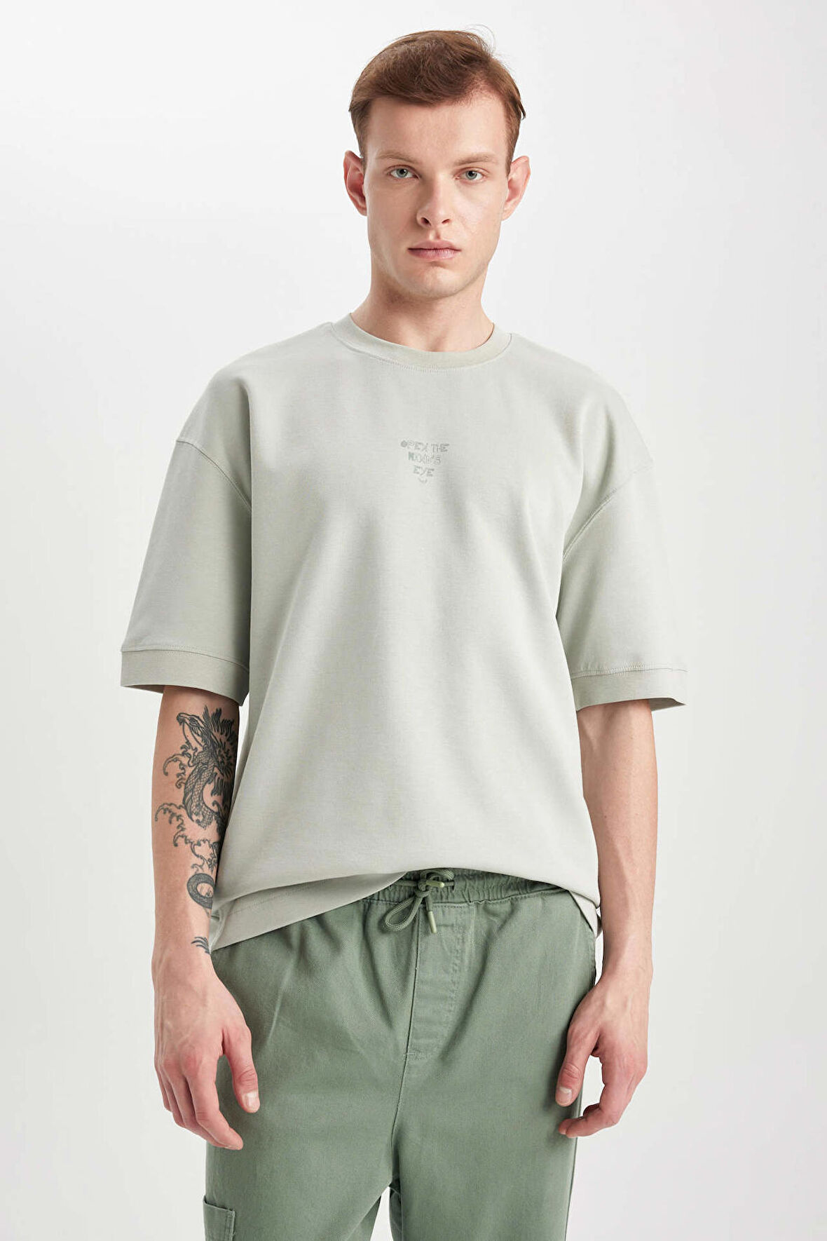 DeFacto Loose Fit Bisiklet Yaka Baskılı Kısa Kollu Ağır Kumaş Tişört B9675AX23WNKH494