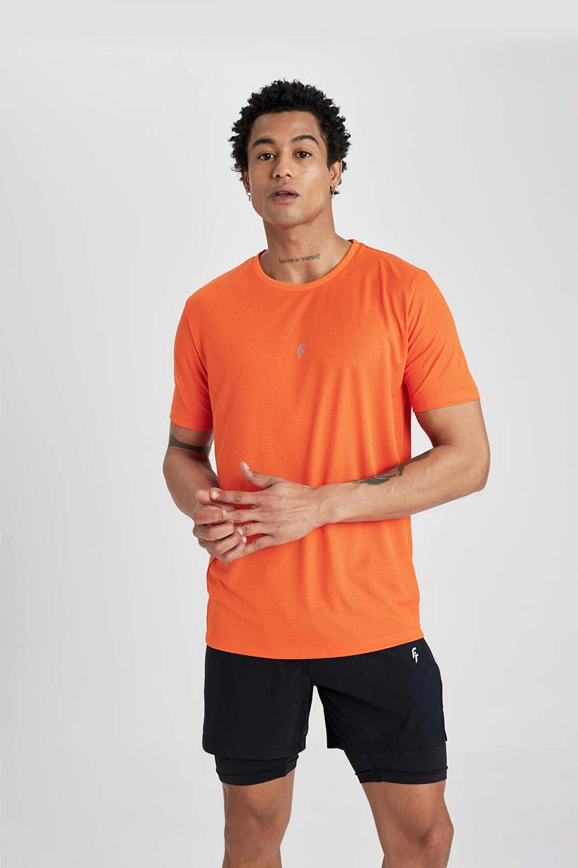 DeFactoFit Slim Fit Dar Kesim Bisiklet Yaka Baskılı Sporcu Kısa Kollu Tişört X6142AZ24SPOG198