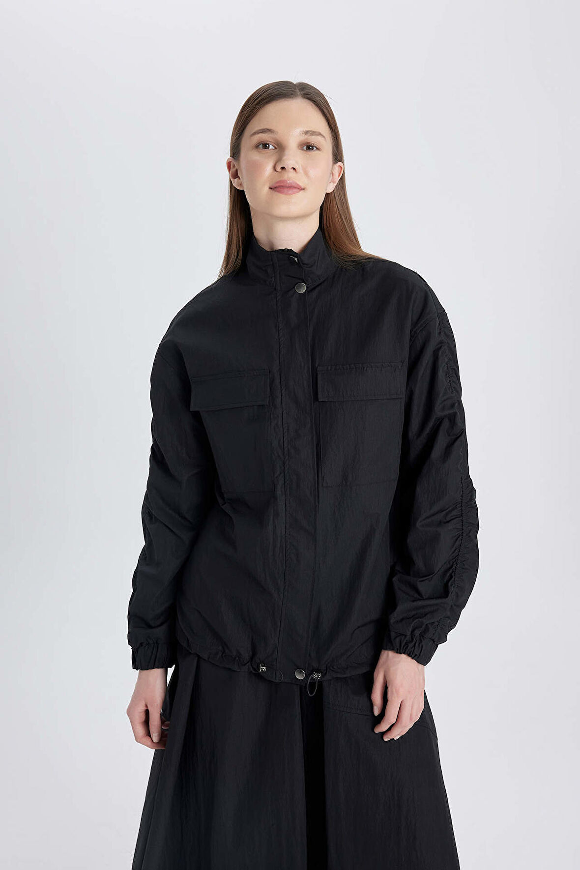DeFacto Oversize Geniş Kalıp Dik Yaka Etek Ucu Ayarlanabilir Lastikli Paraşüt Ceket B8311AX24SPBK81