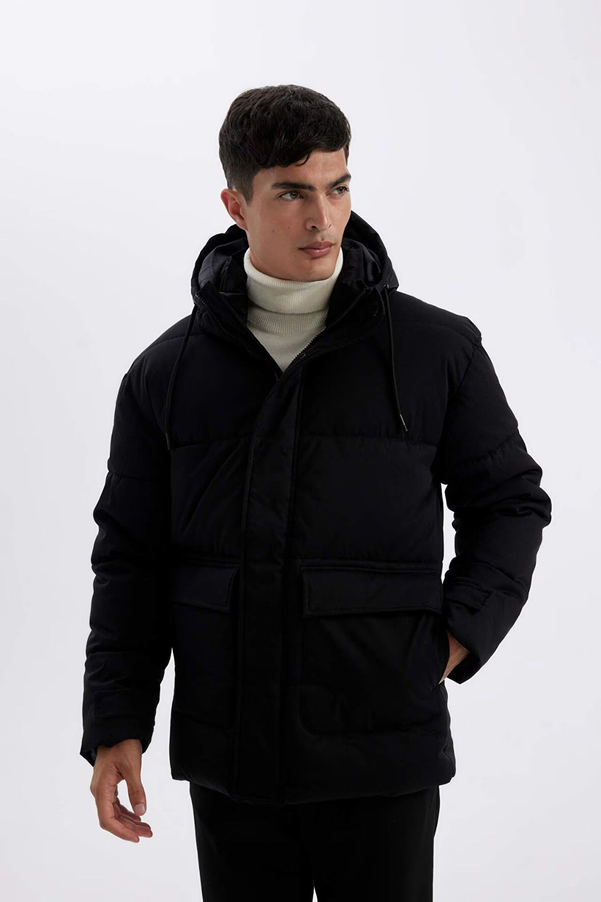 DeFacto 	Slim Fit Dar Kesim Şişme Mont Kapüşonlu Fermuarlı Çift Cepli A3489AX24WNBK27
