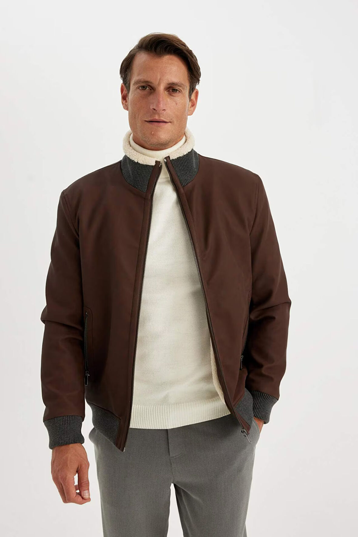 Slim Fit Dik Yaka Astarlı Fermuar Kapamalı Çift Cepli Mevsimlik Suni Deri Mont Ceket